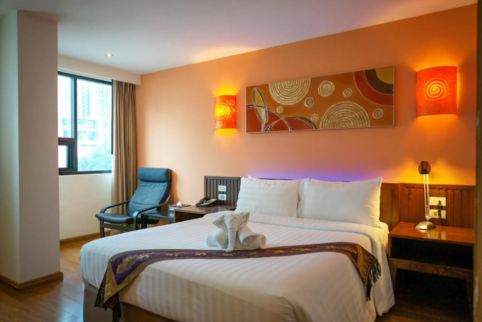 Bed in Hotel Mermaid Bangkok