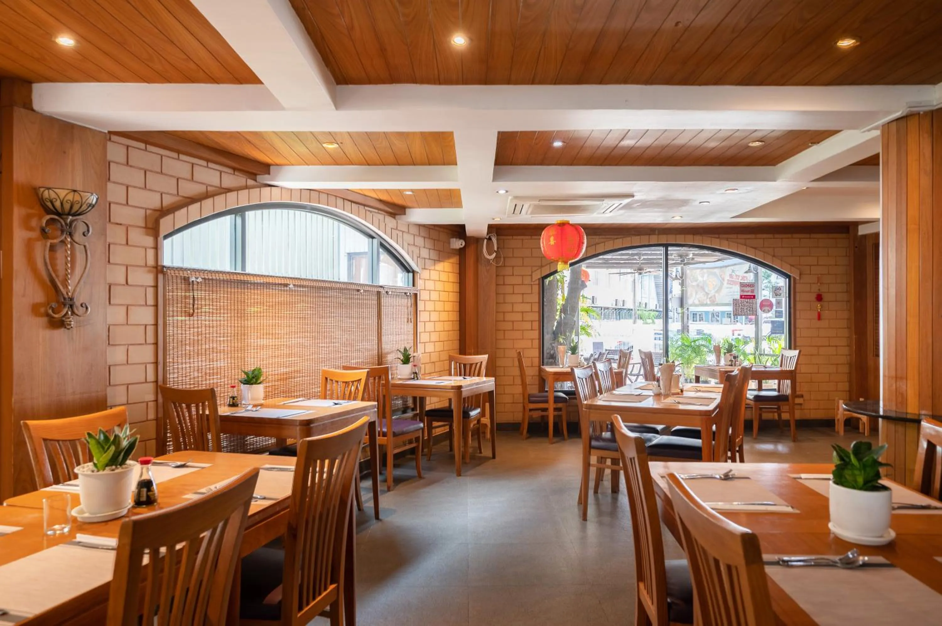 Restaurant/places to eat in Hotel Mermaid Bangkok