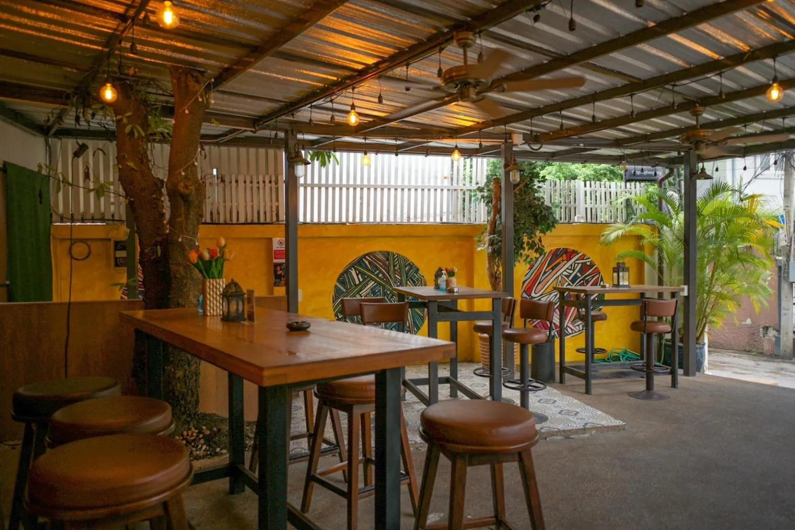 Restaurant/places to eat in Hotel Mermaid Bangkok