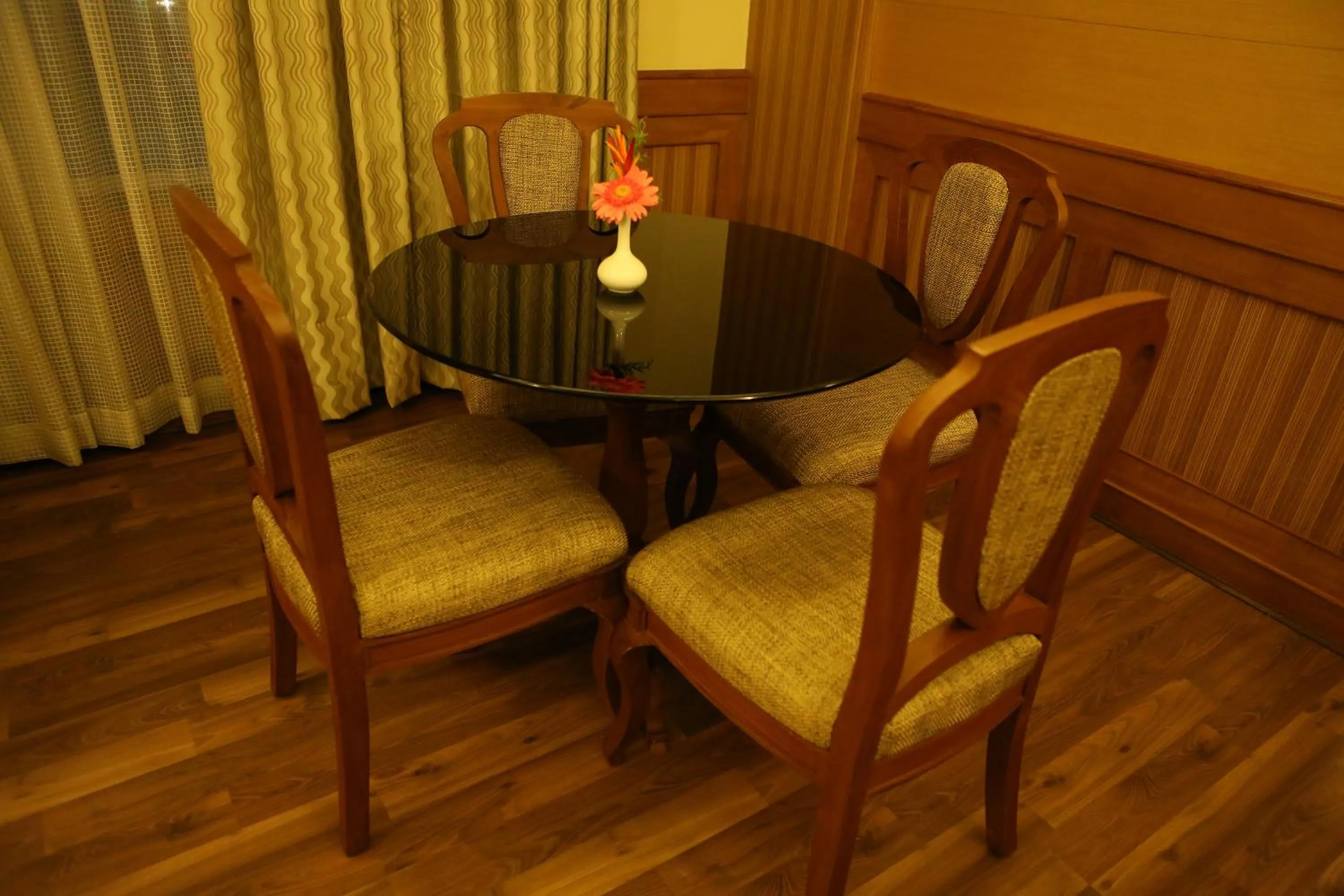 Dining area in Hotel Airlink Castle