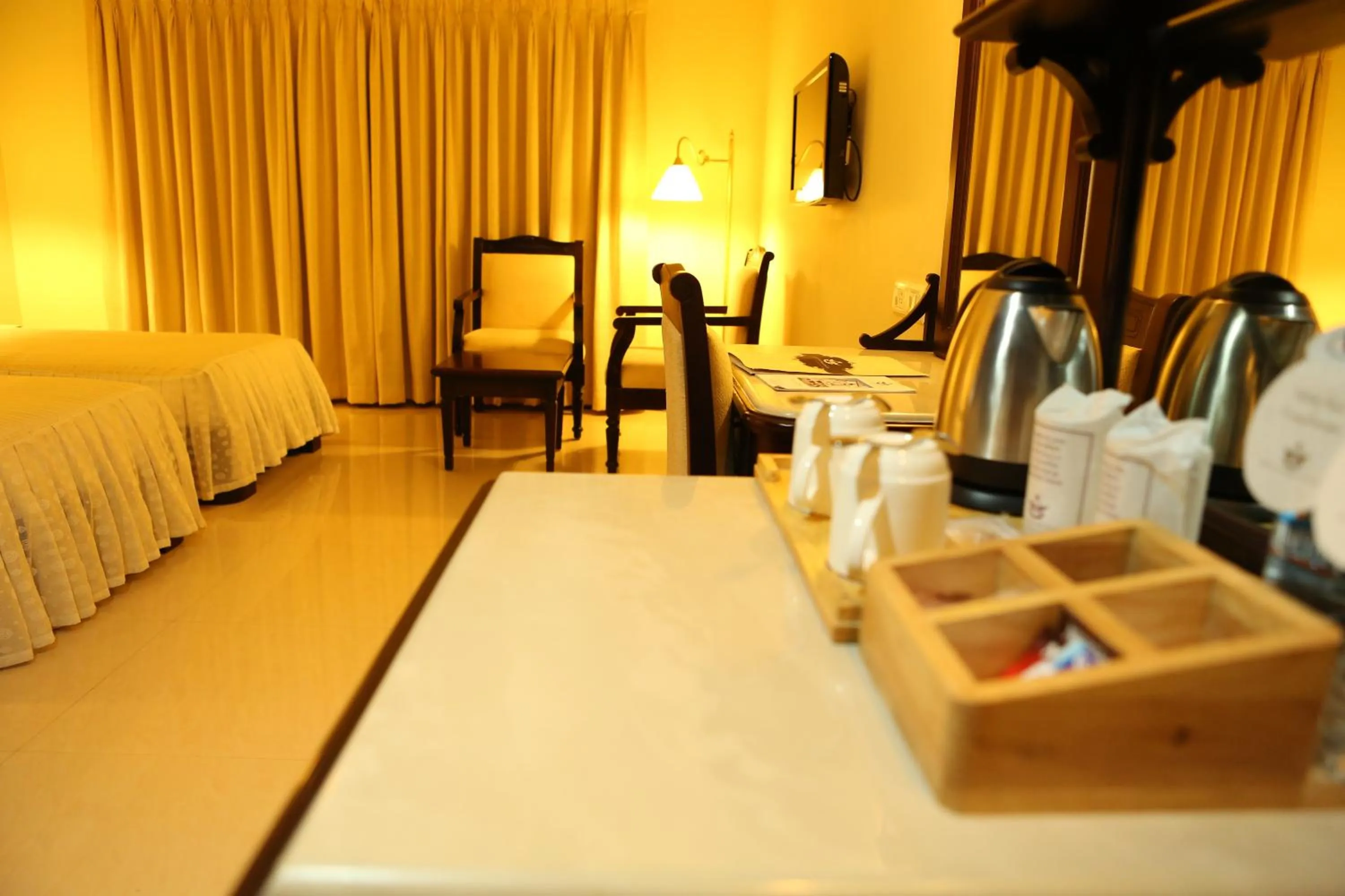 Photo of the whole room, Bed in Hotel Airlink Castle