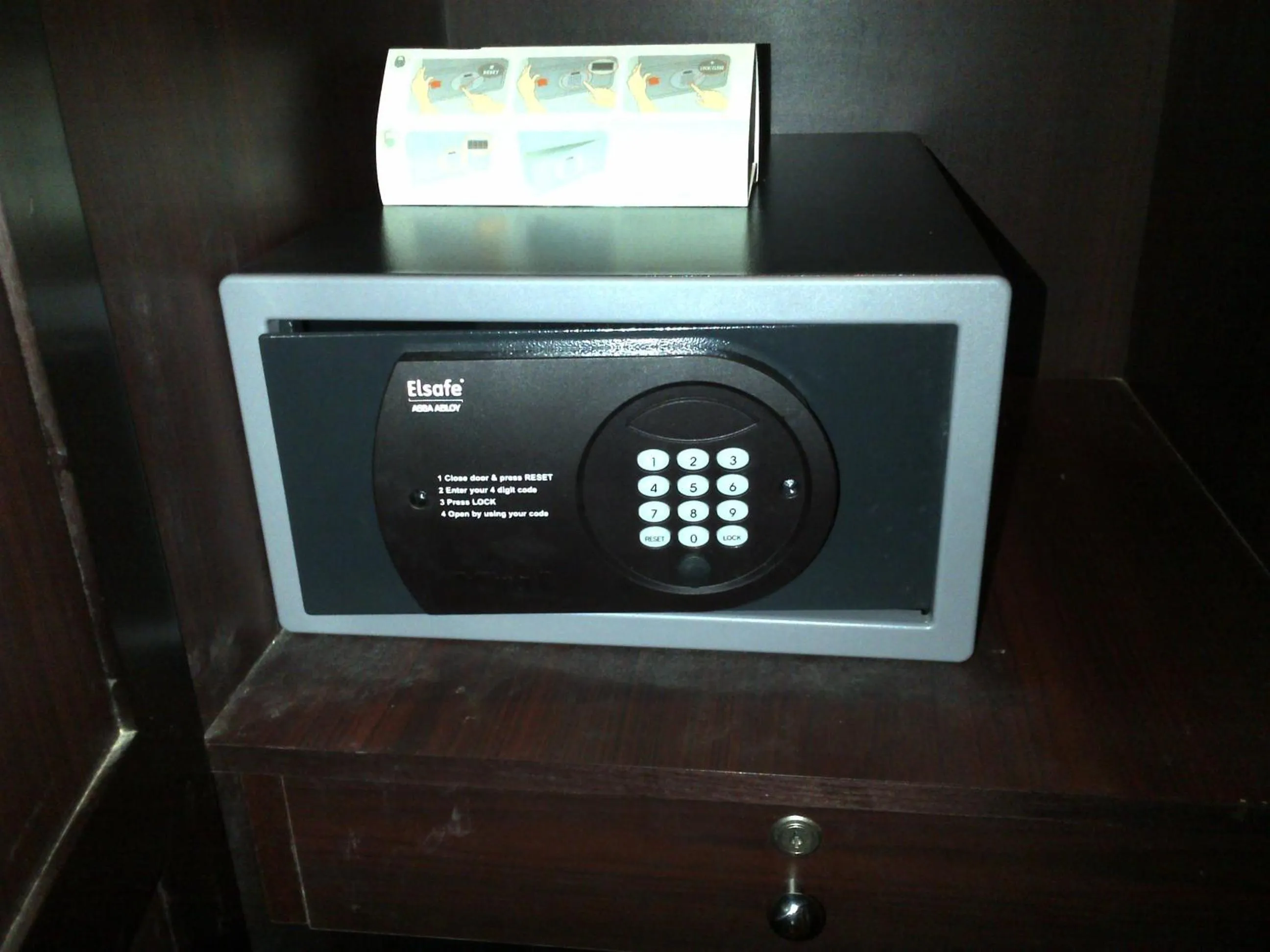 Decorative detail in Hotel Airlink Castle