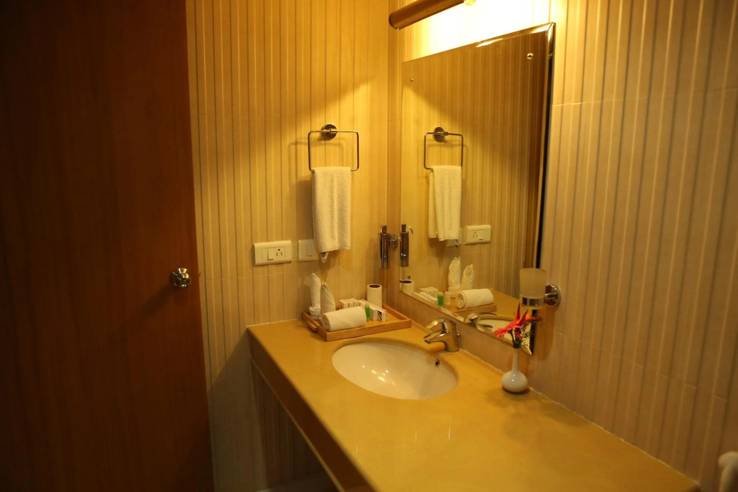 Bathroom in Hotel Airlink Castle