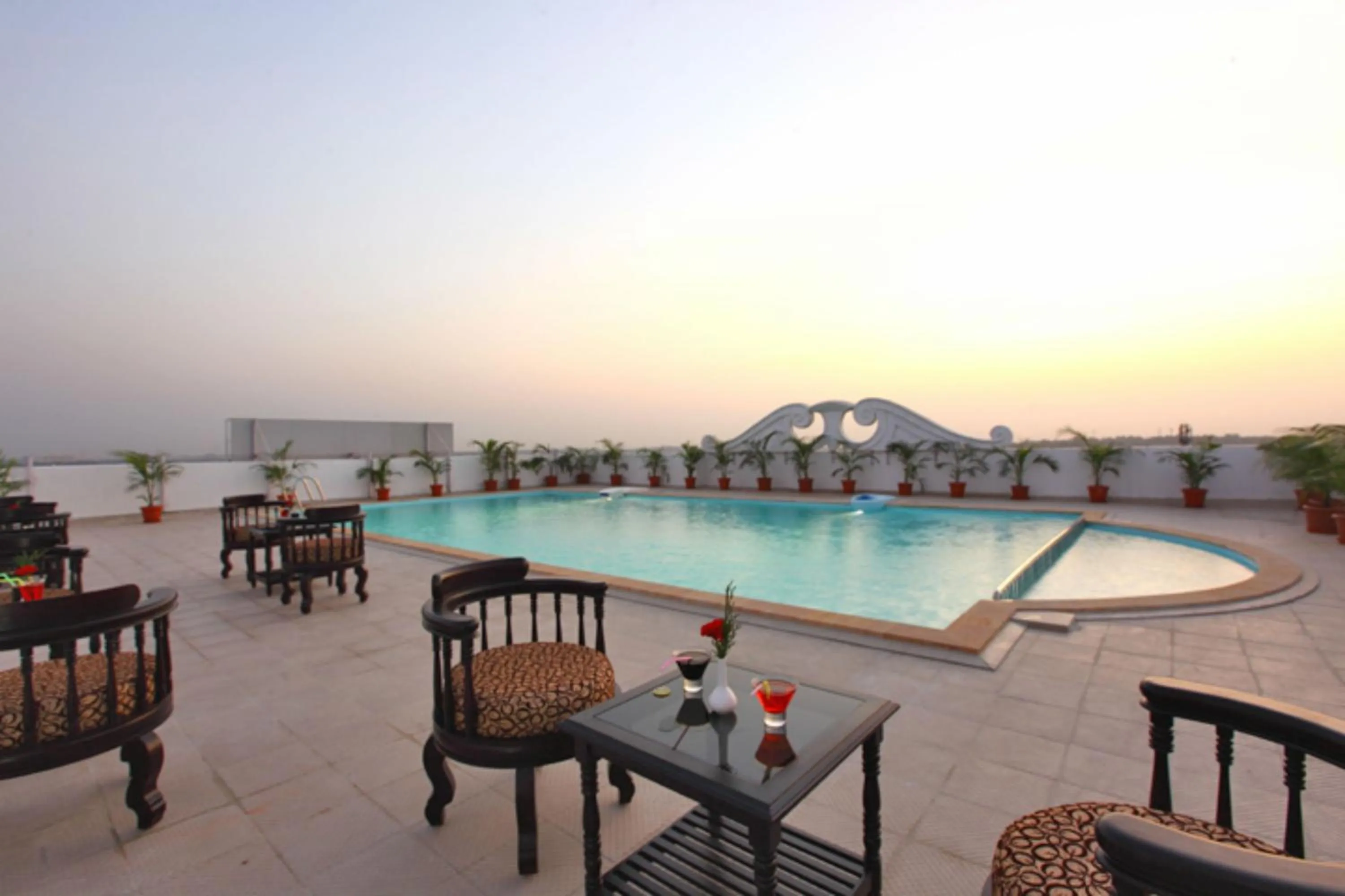 Swimming pool in Hotel Airlink Castle