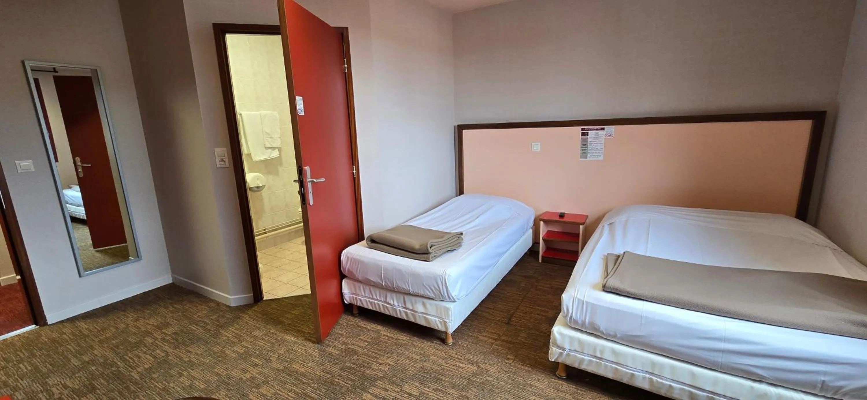 Bed in Hôtel Siatel Besançon Chateaufarine