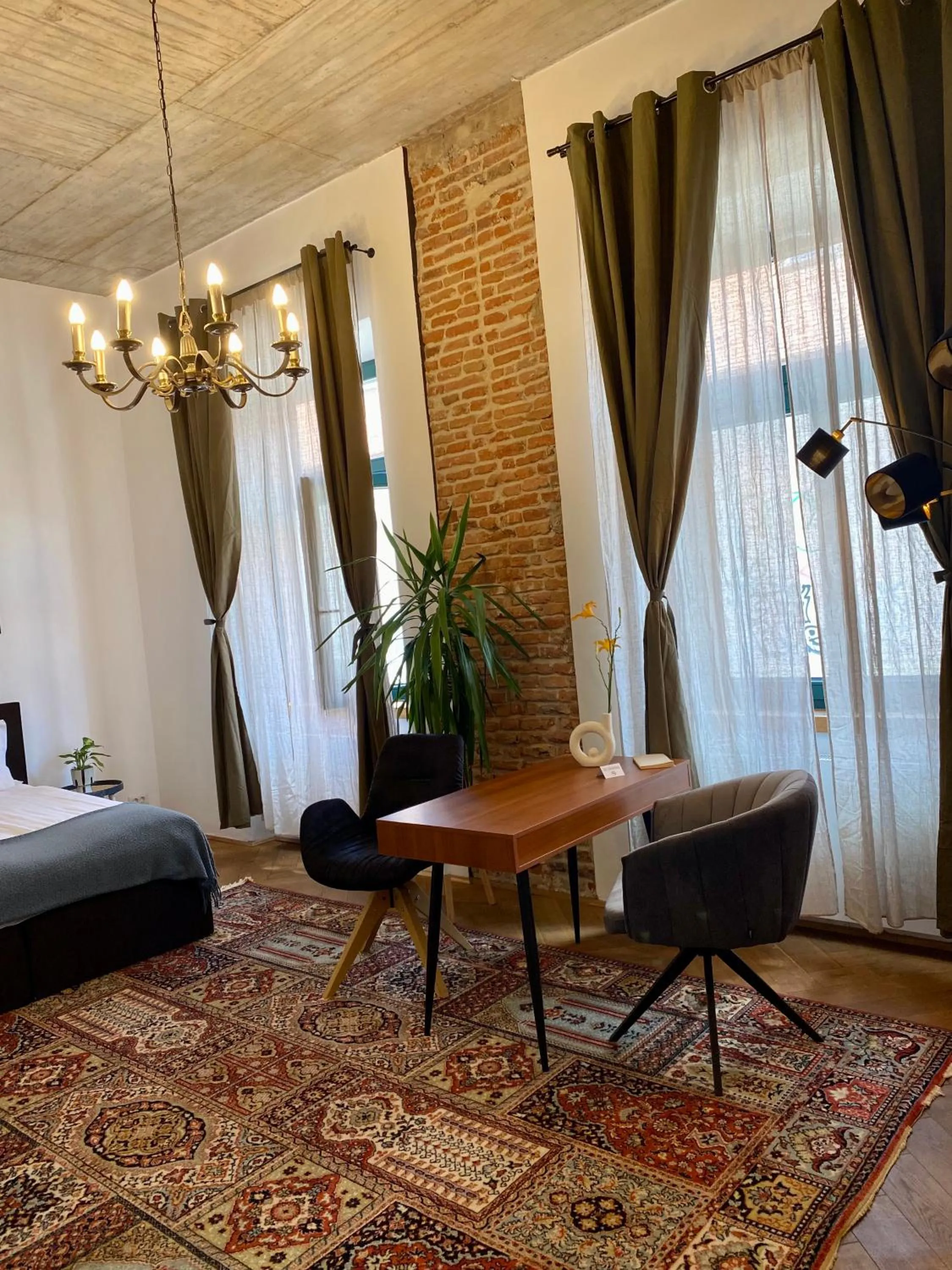 Seating area, Bed in Camino Home 2