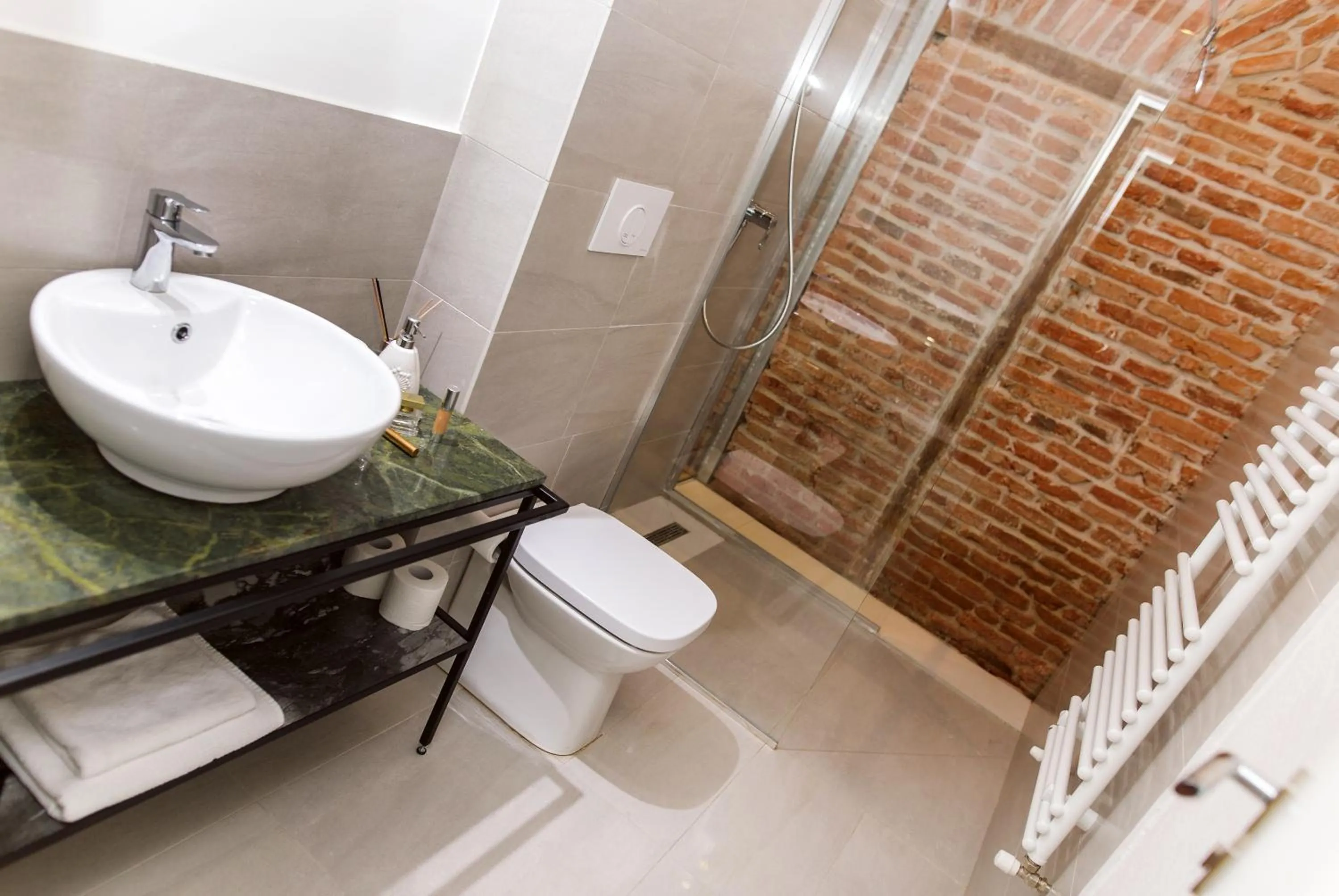 Shower in Camino Home 2