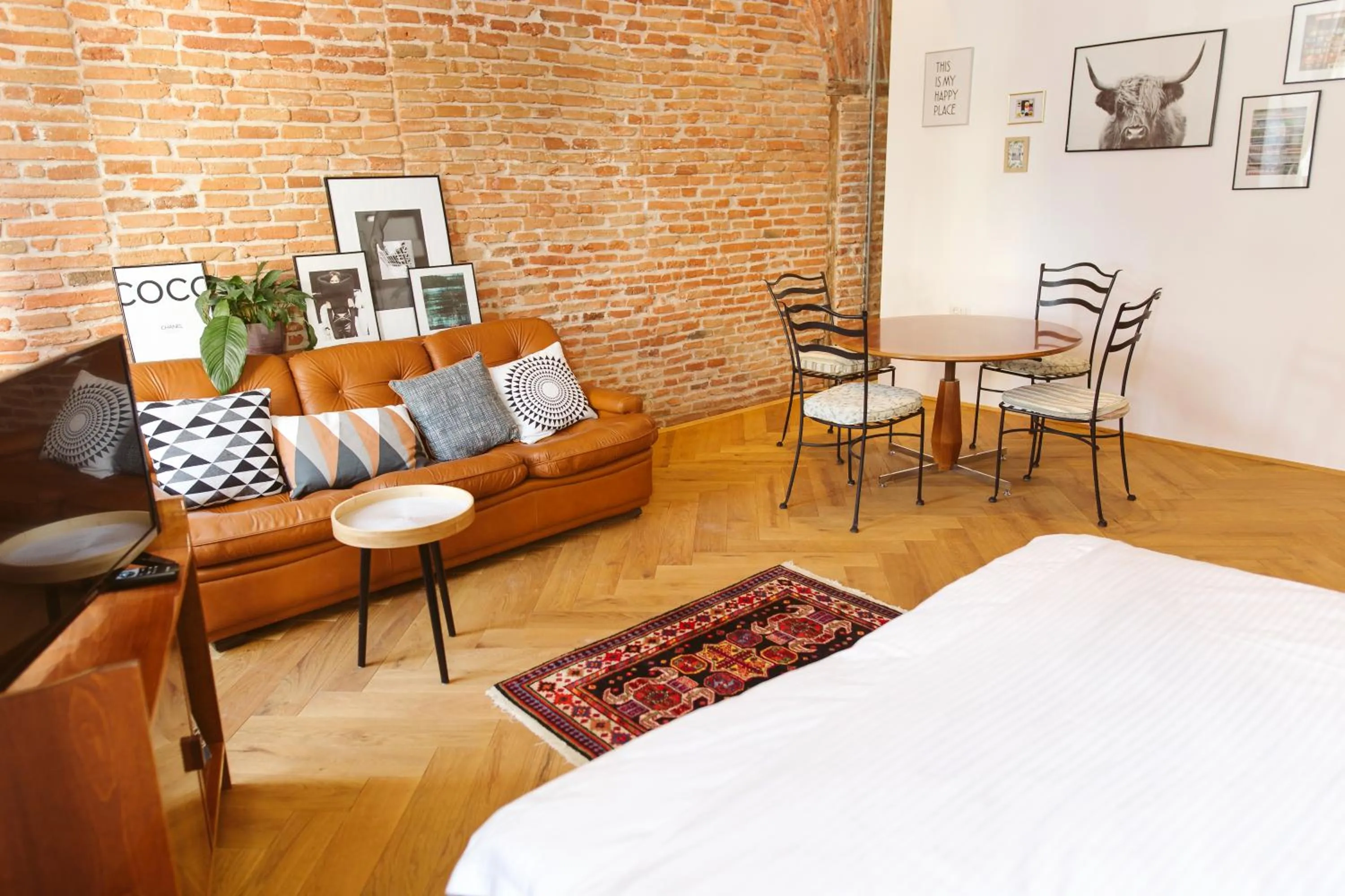 Living room, Bed in Camino Home 2