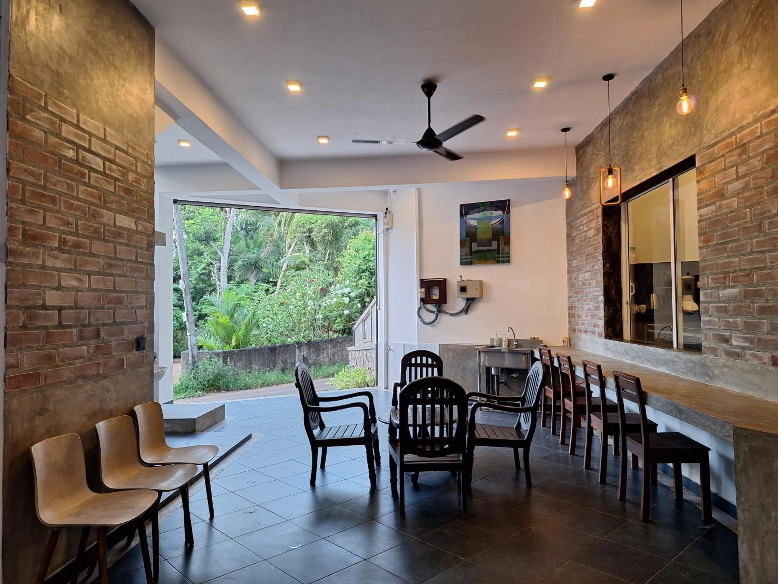 Restaurant/places to eat in Villa Goodwill Paradise