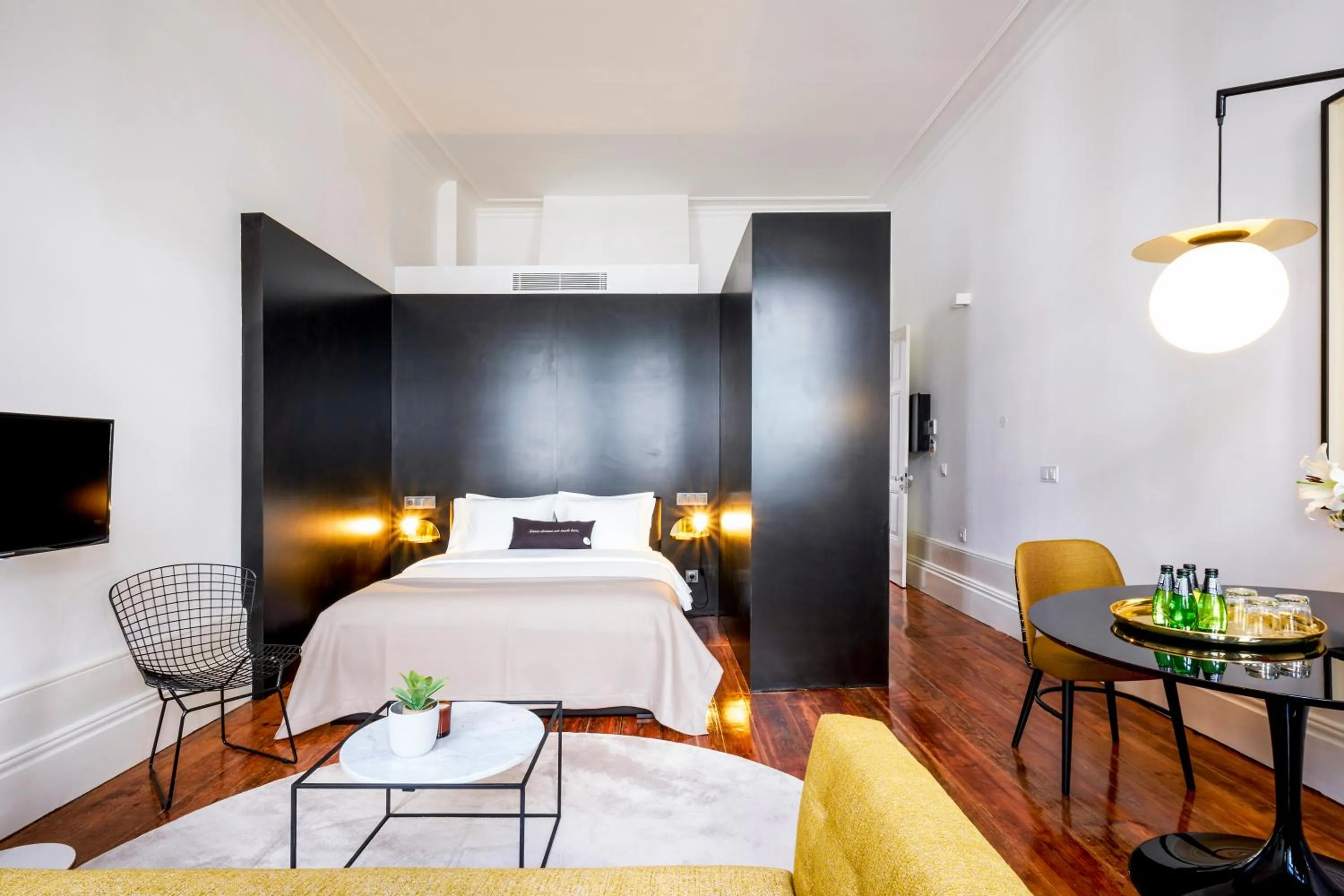 Living room, Bed in The A5 Smart Luxury Studios
