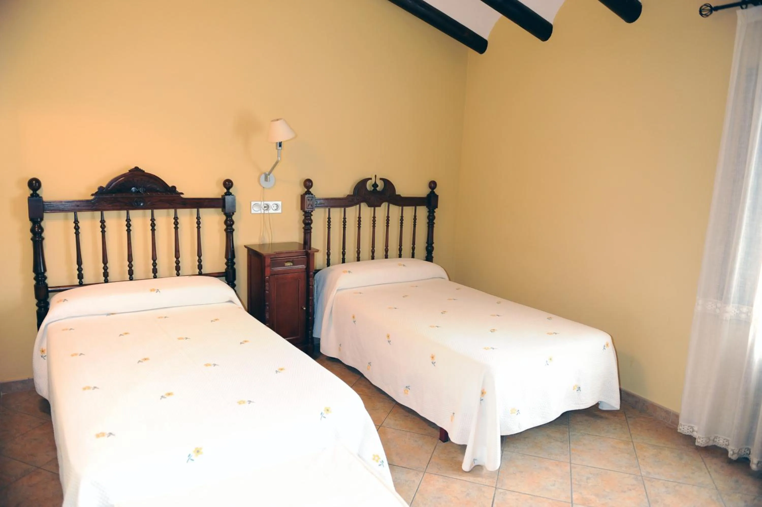 Bedroom, Bed in Hotel Restaurant Verdià