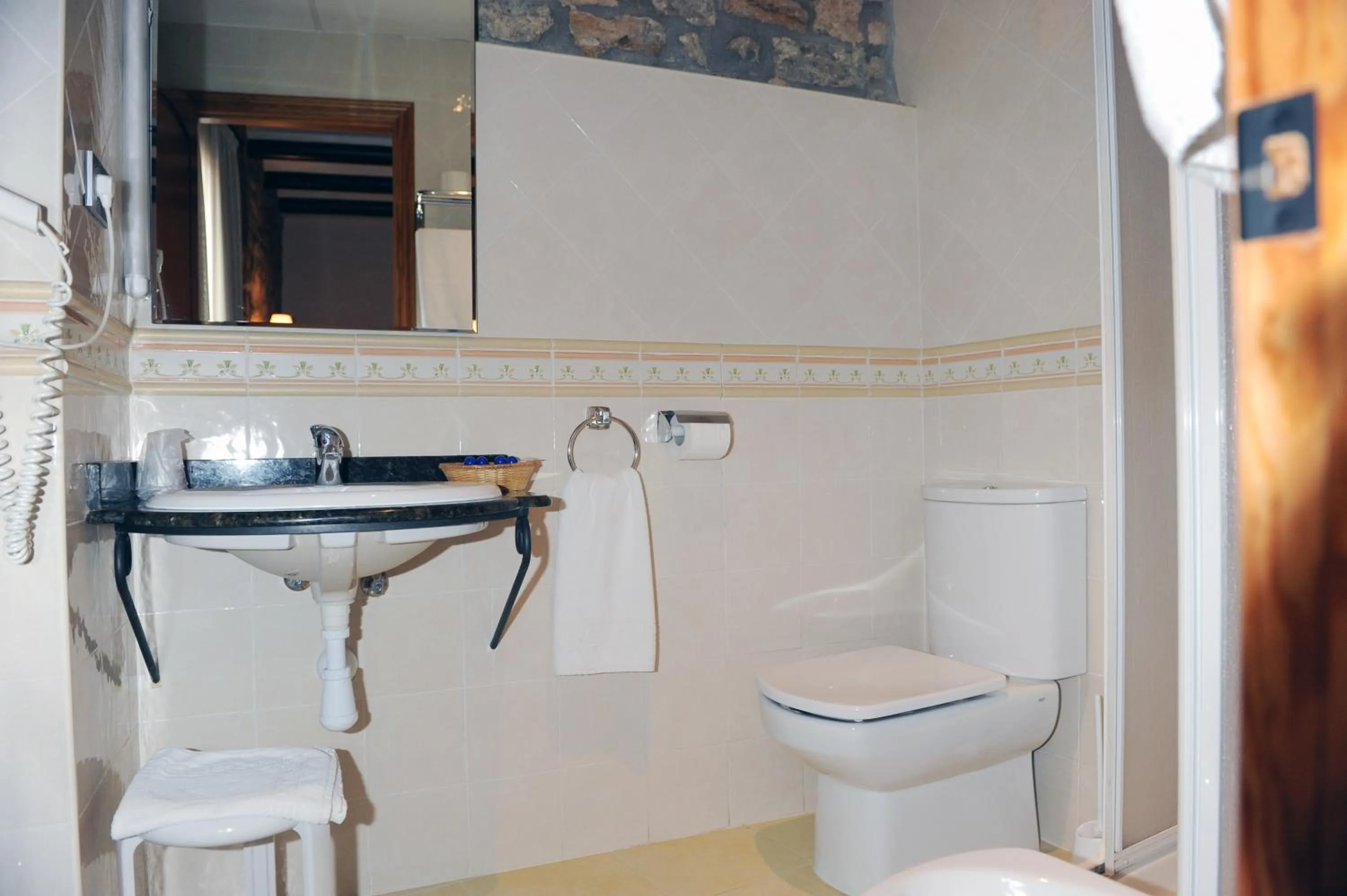 Bathroom in Hotel Restaurant Verdià