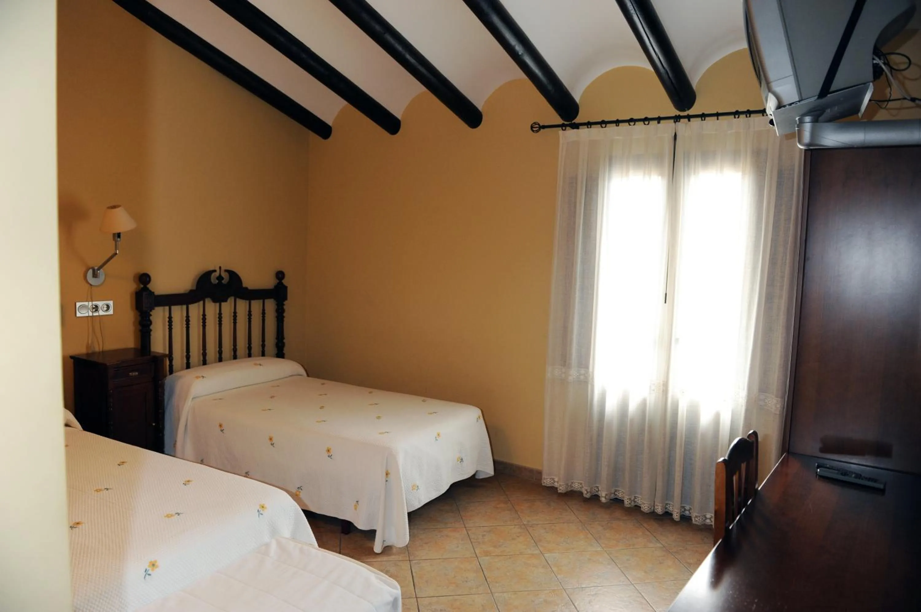 Photo of the whole room, Bed in Hotel Restaurant Verdià