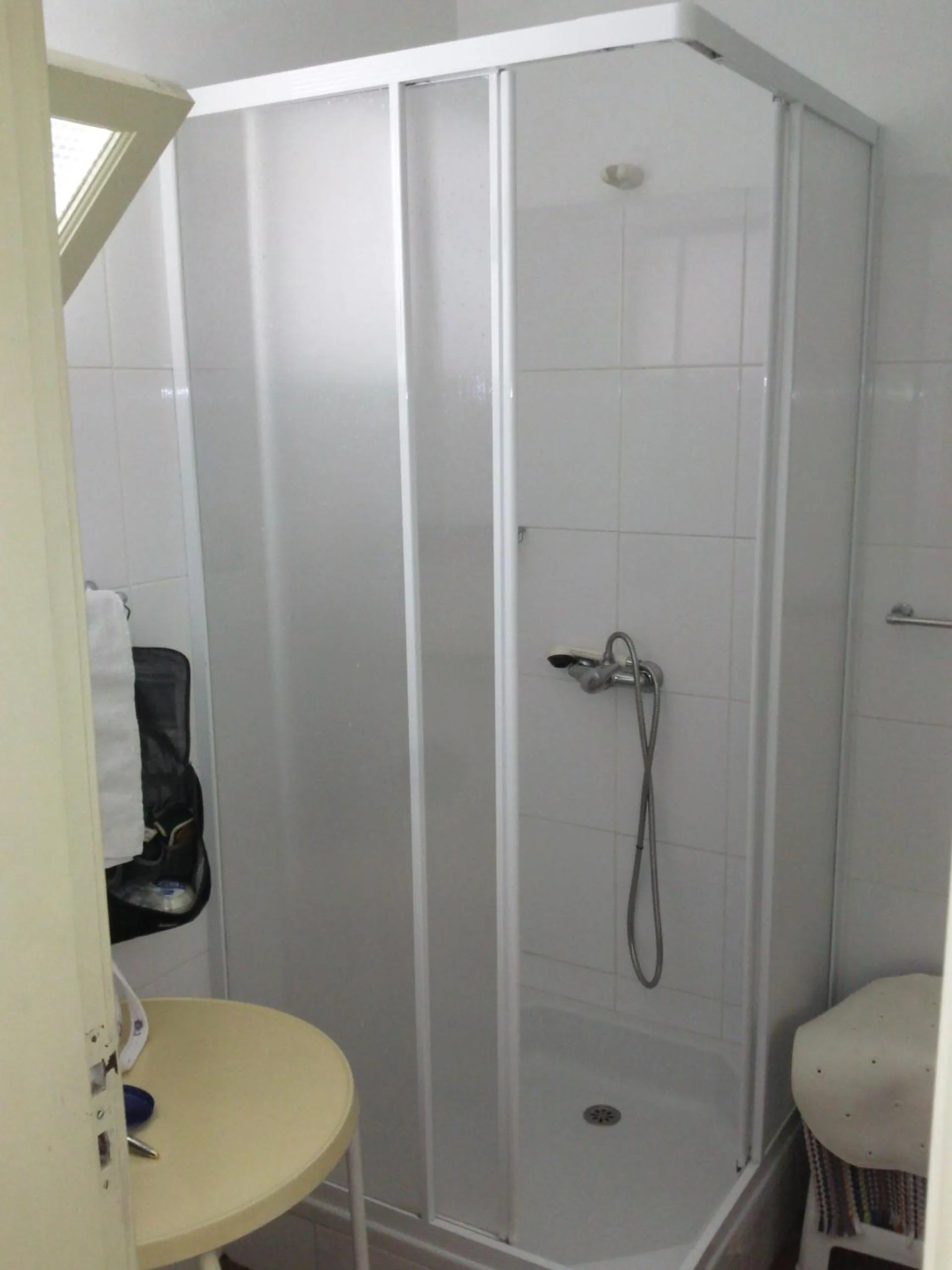 Shower in Pensao Residencial Vila Teresinha
