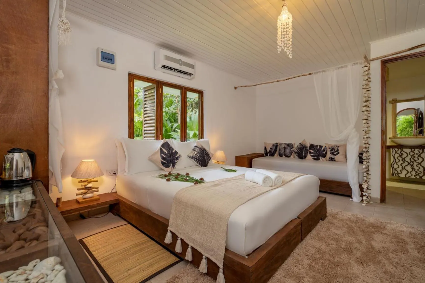 Photo of the whole room, Bed in Bliss Hotel Praslin