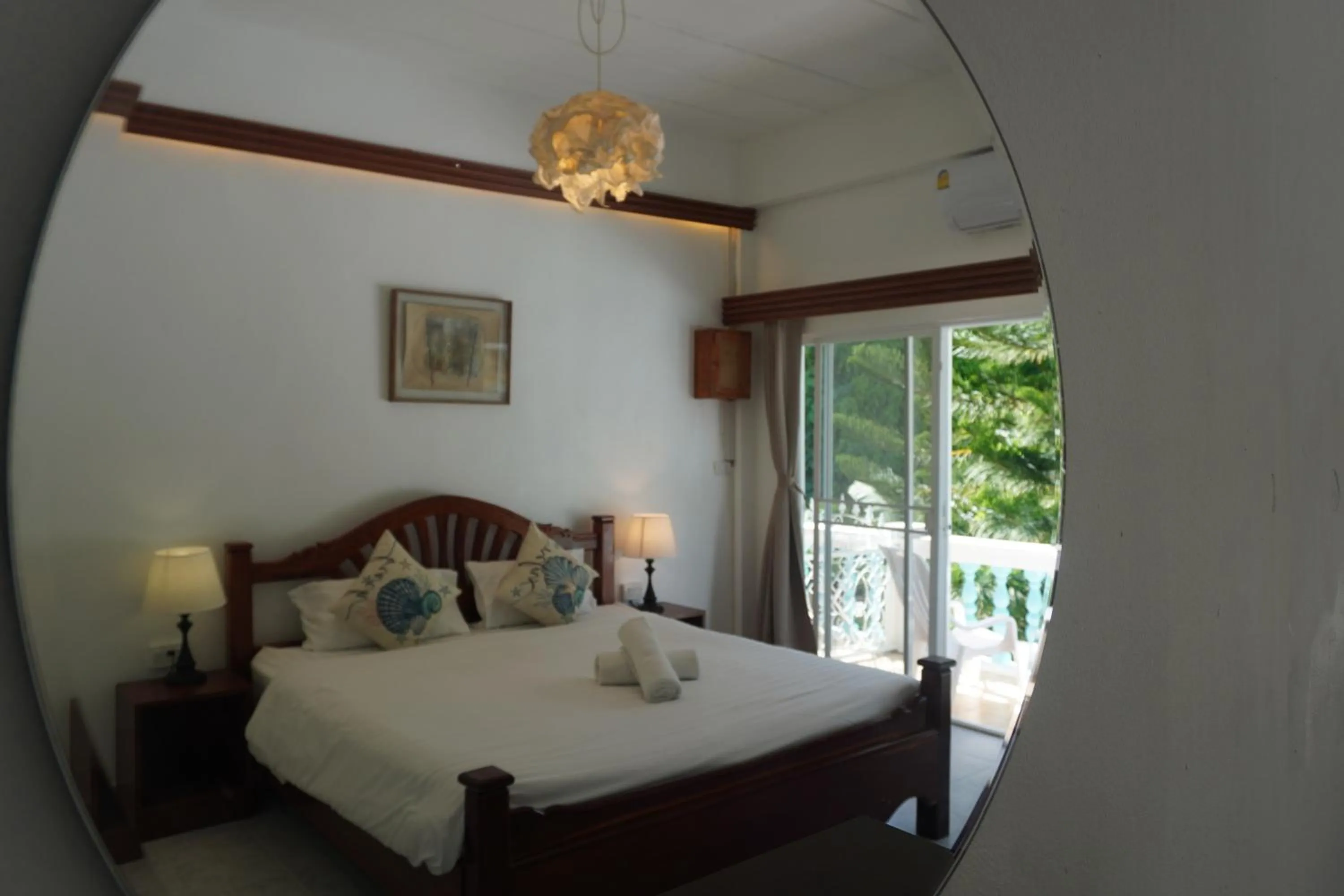 Photo of the whole room, Bed in Baan Suan Villa 1