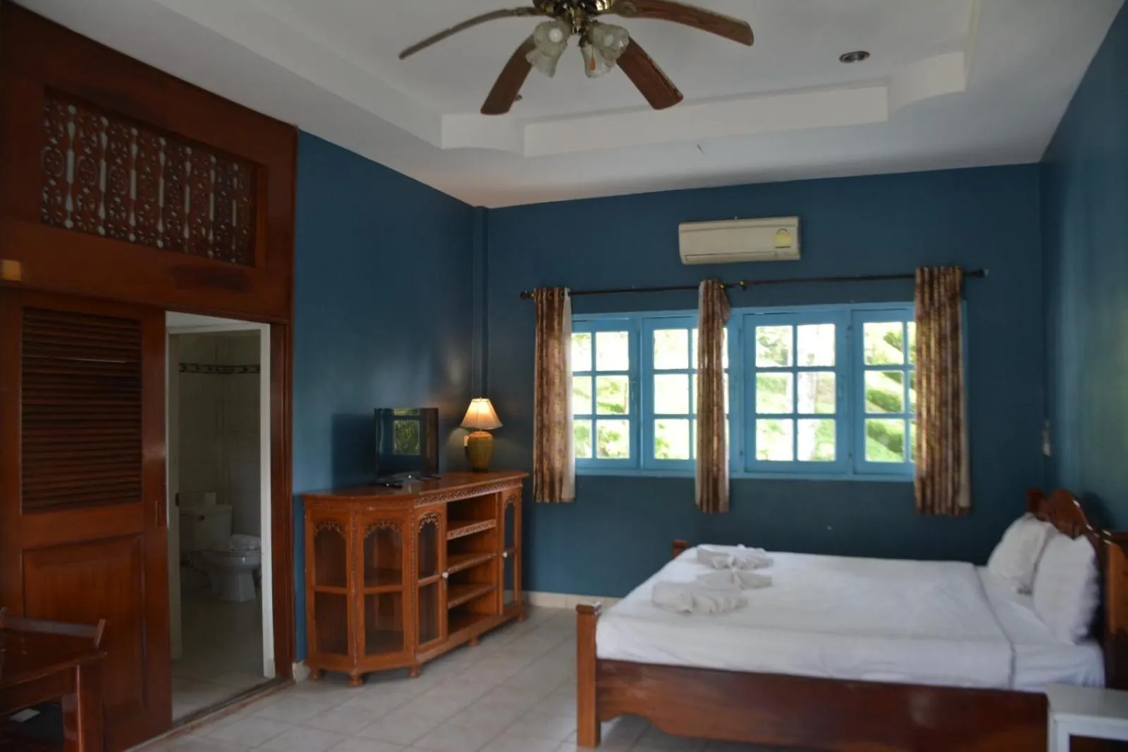 Photo of the whole room, Bed in Baan Suan Villa 1