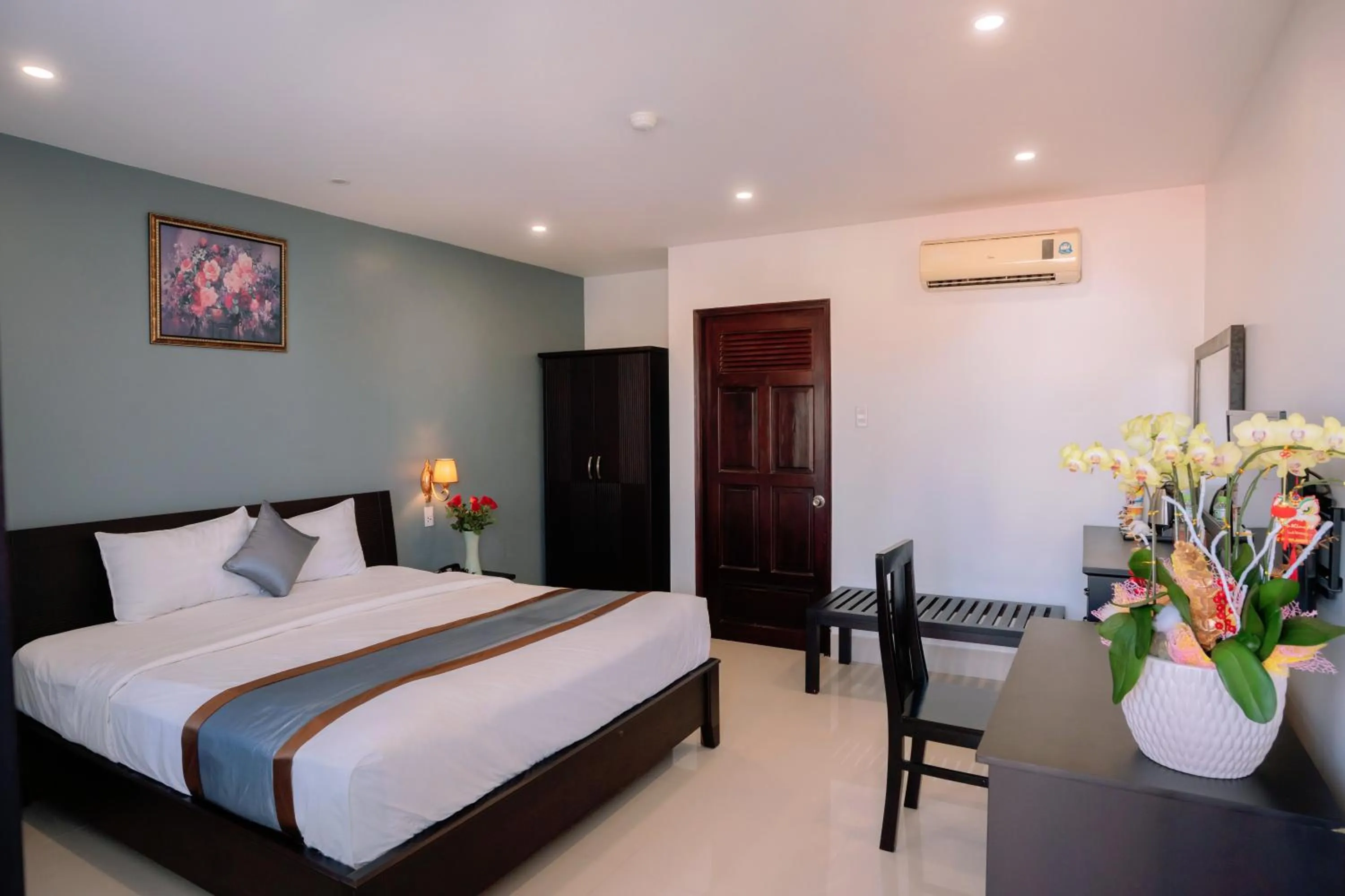 Bedroom, Bed in Song Tien Hotel