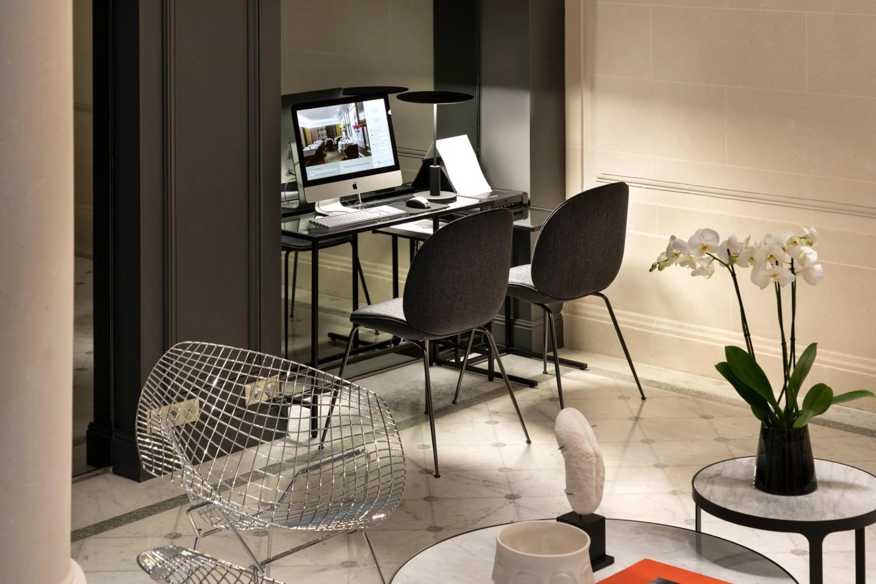 Business facilities in La Clef Champs-Élysées Paris by The Crest Collection