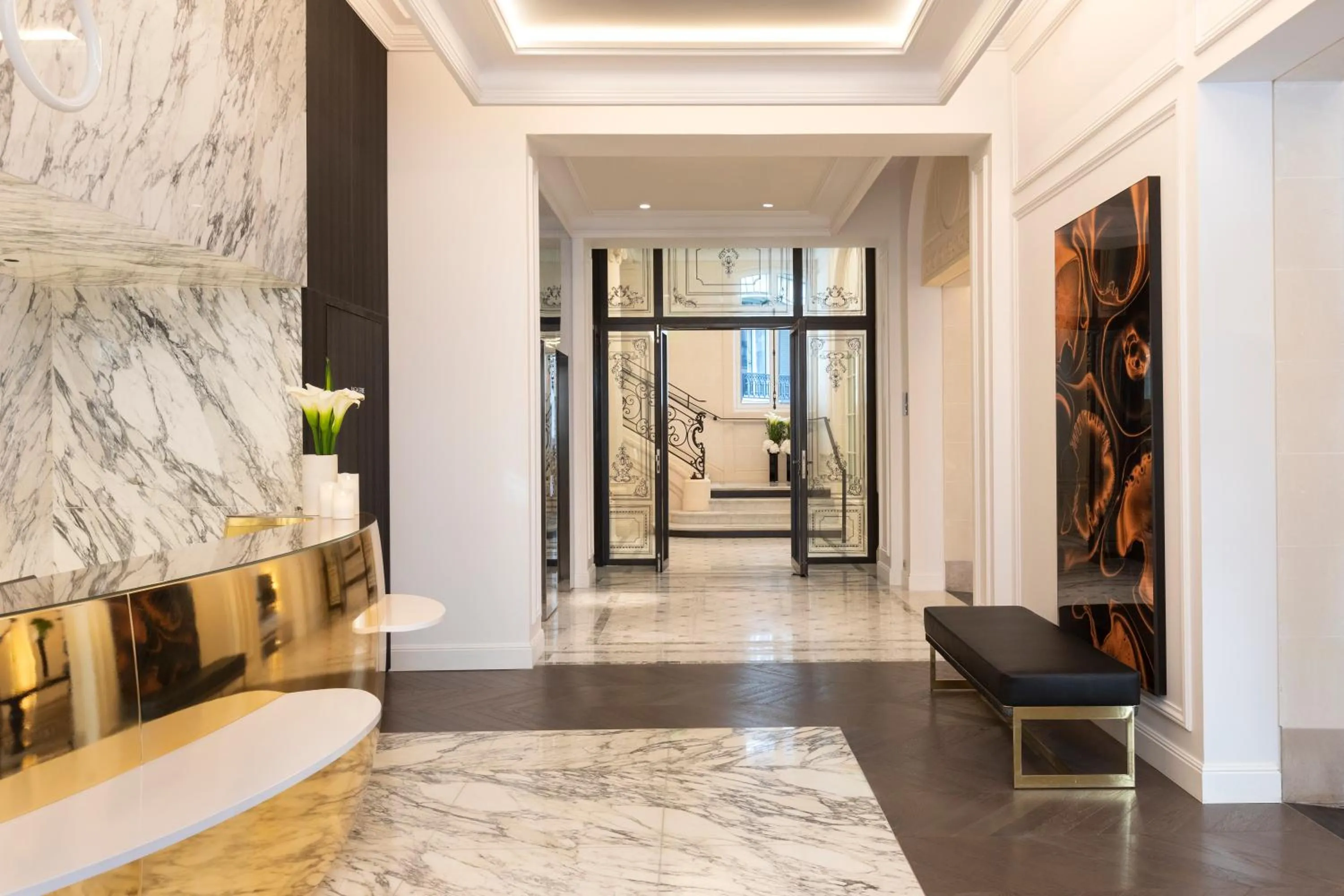 Lobby or reception in La Clef Champs-Élysées Paris by The Crest Collection