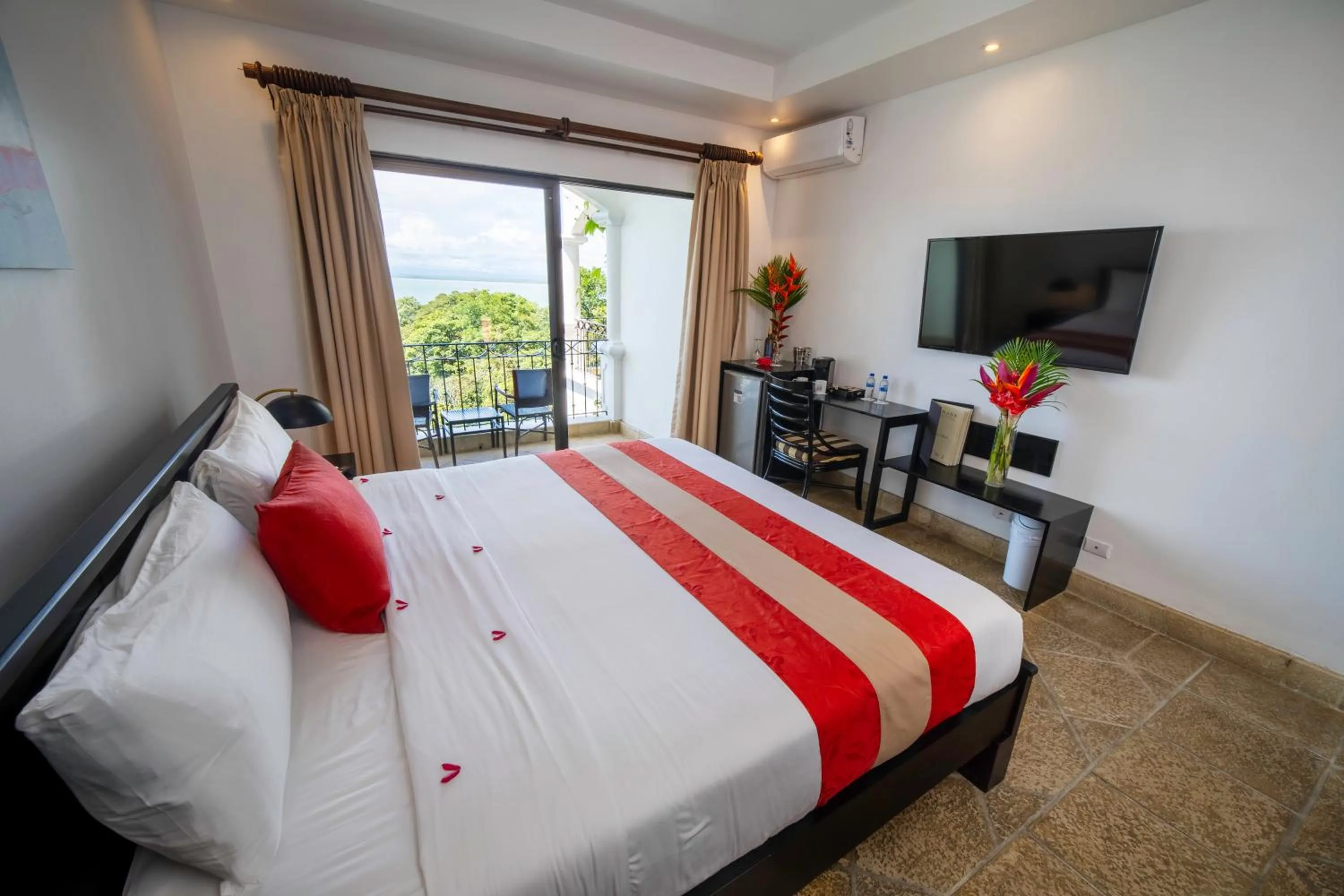 View (from property/room), Bed in Shana by the Beach Manuel Antonio