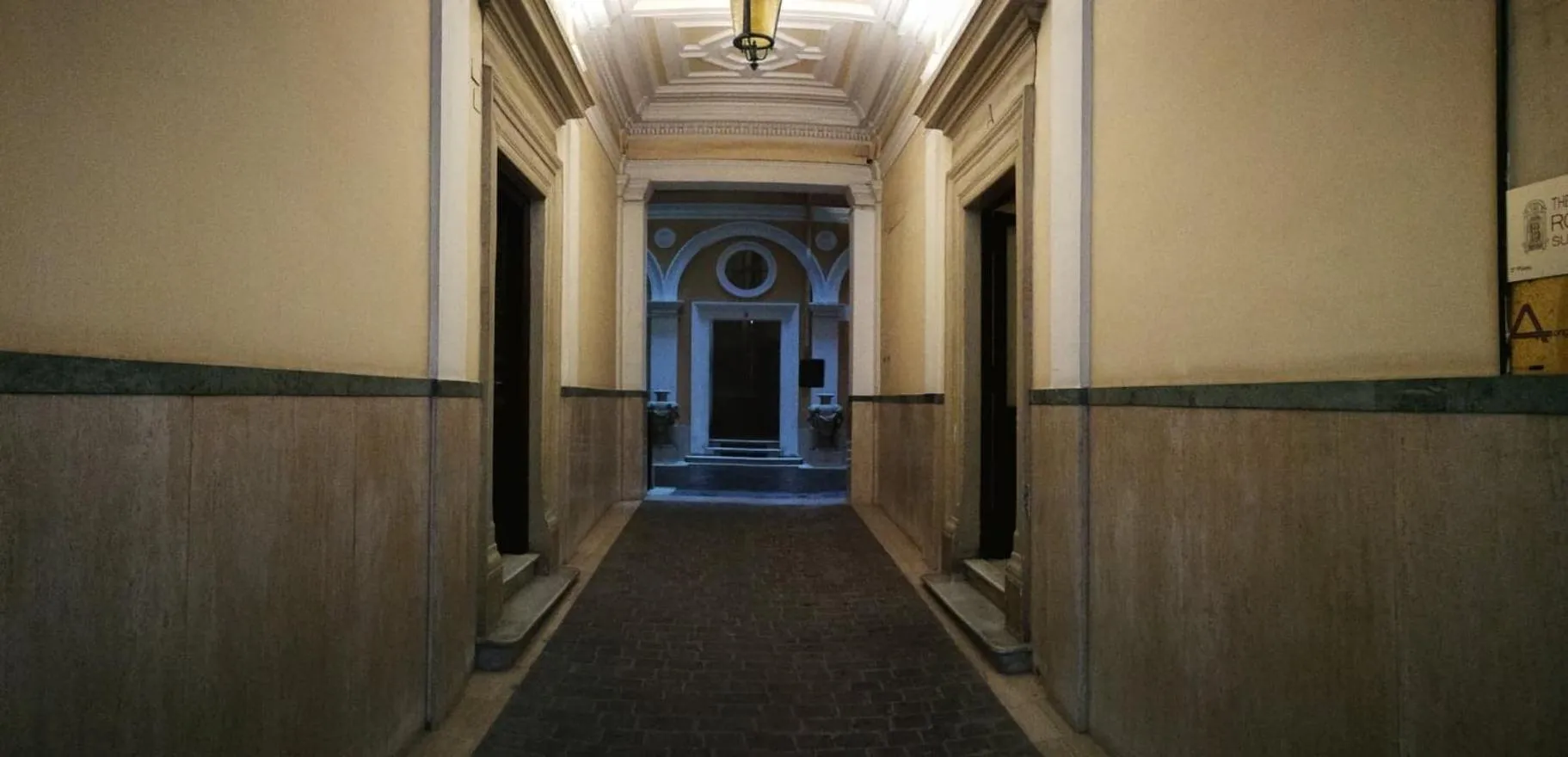 Facade/entrance in Garden's Elide