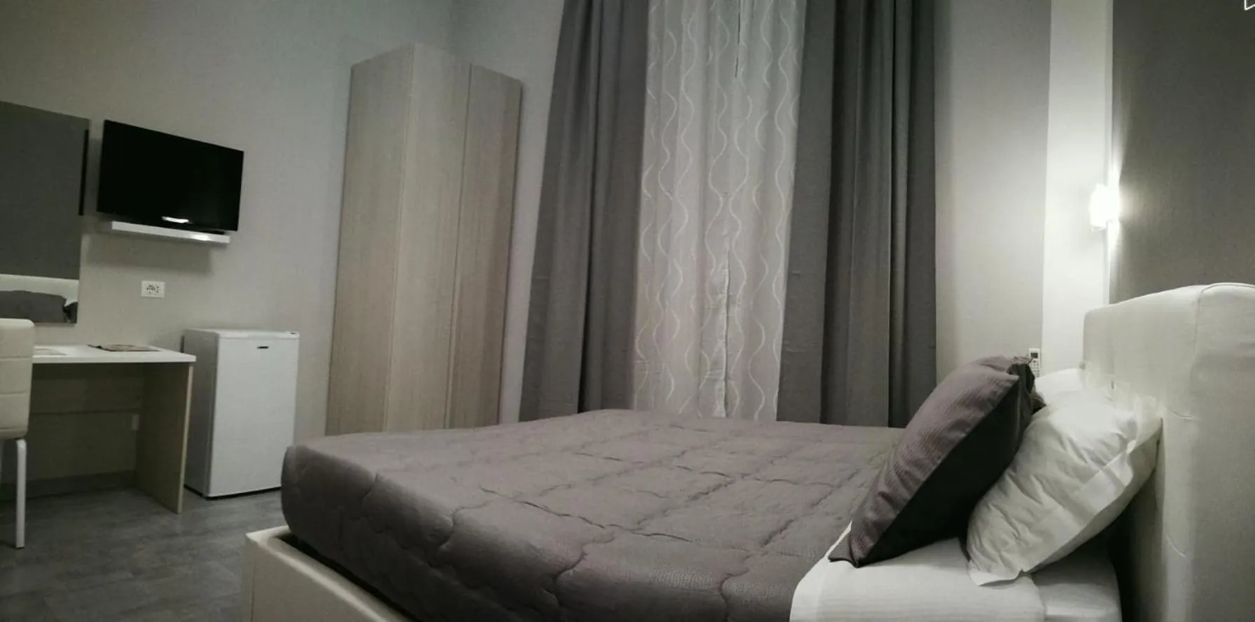 Bed in Garden's Elide