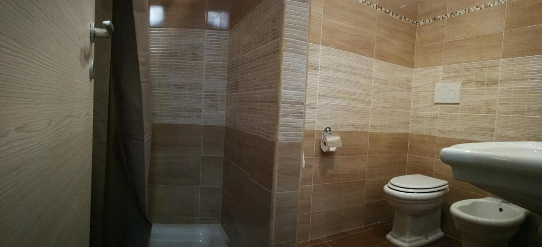 Toilet in Garden's Elide