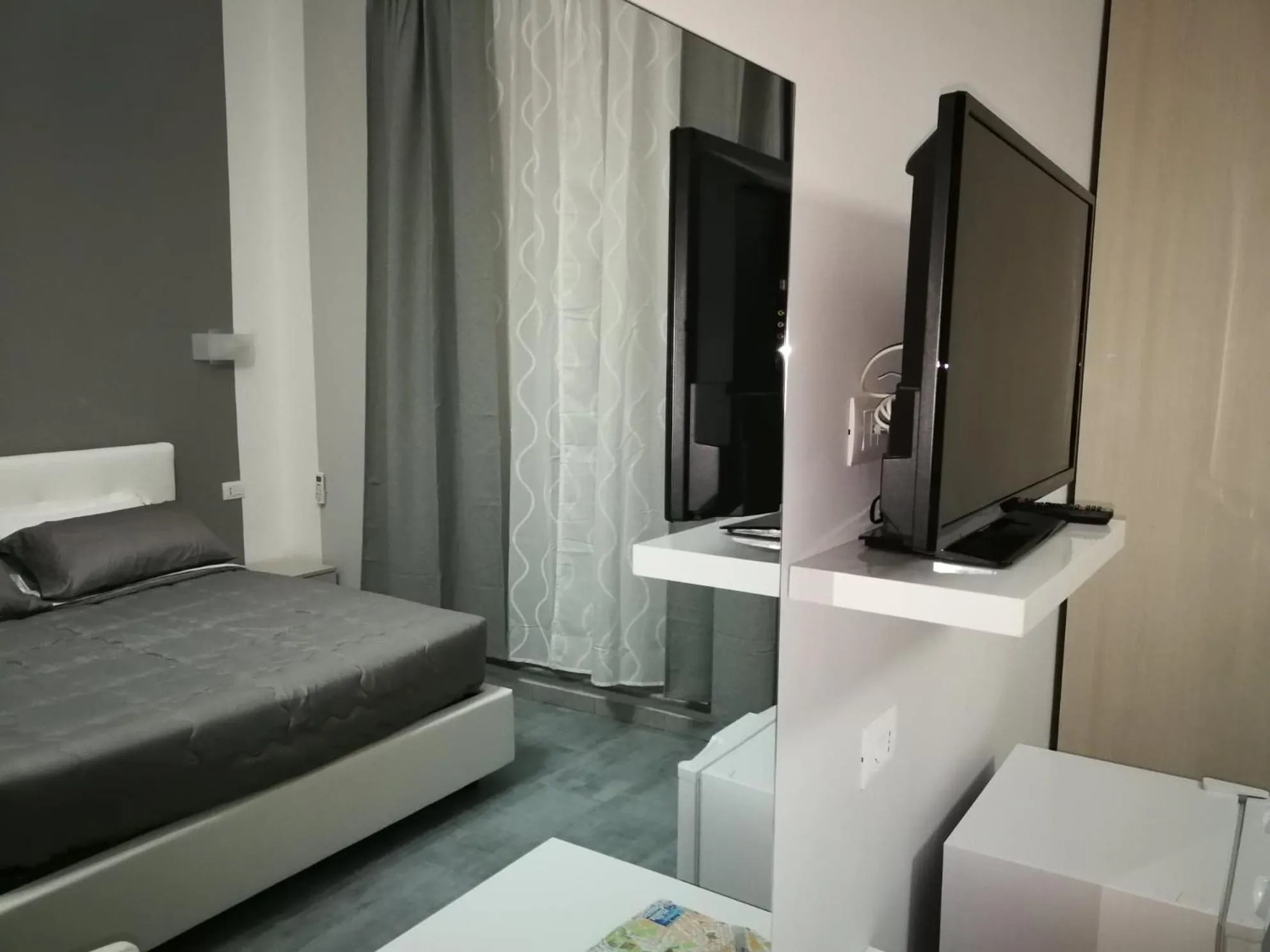 Bed in Garden's Elide