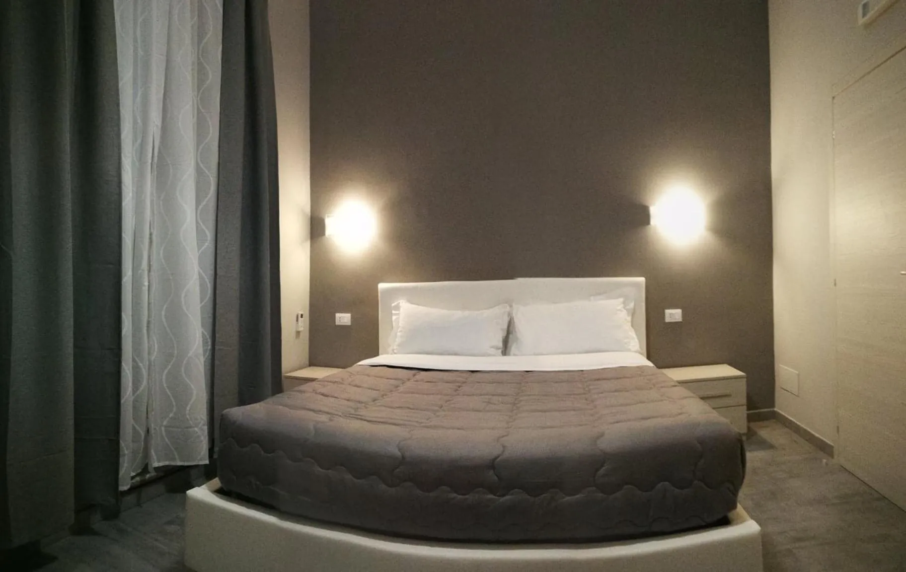 Bed in Garden's Elide