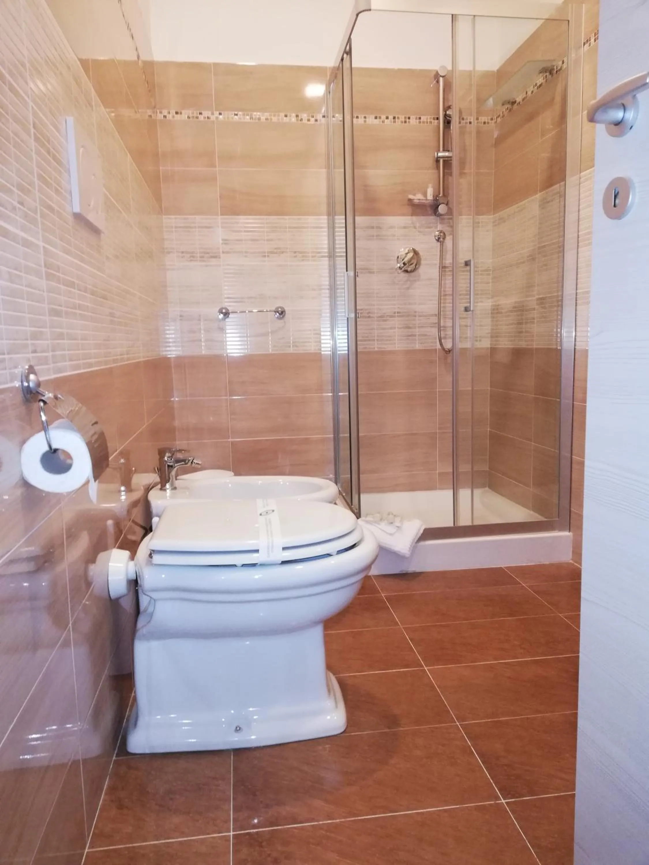 Shower in Garden's Elide