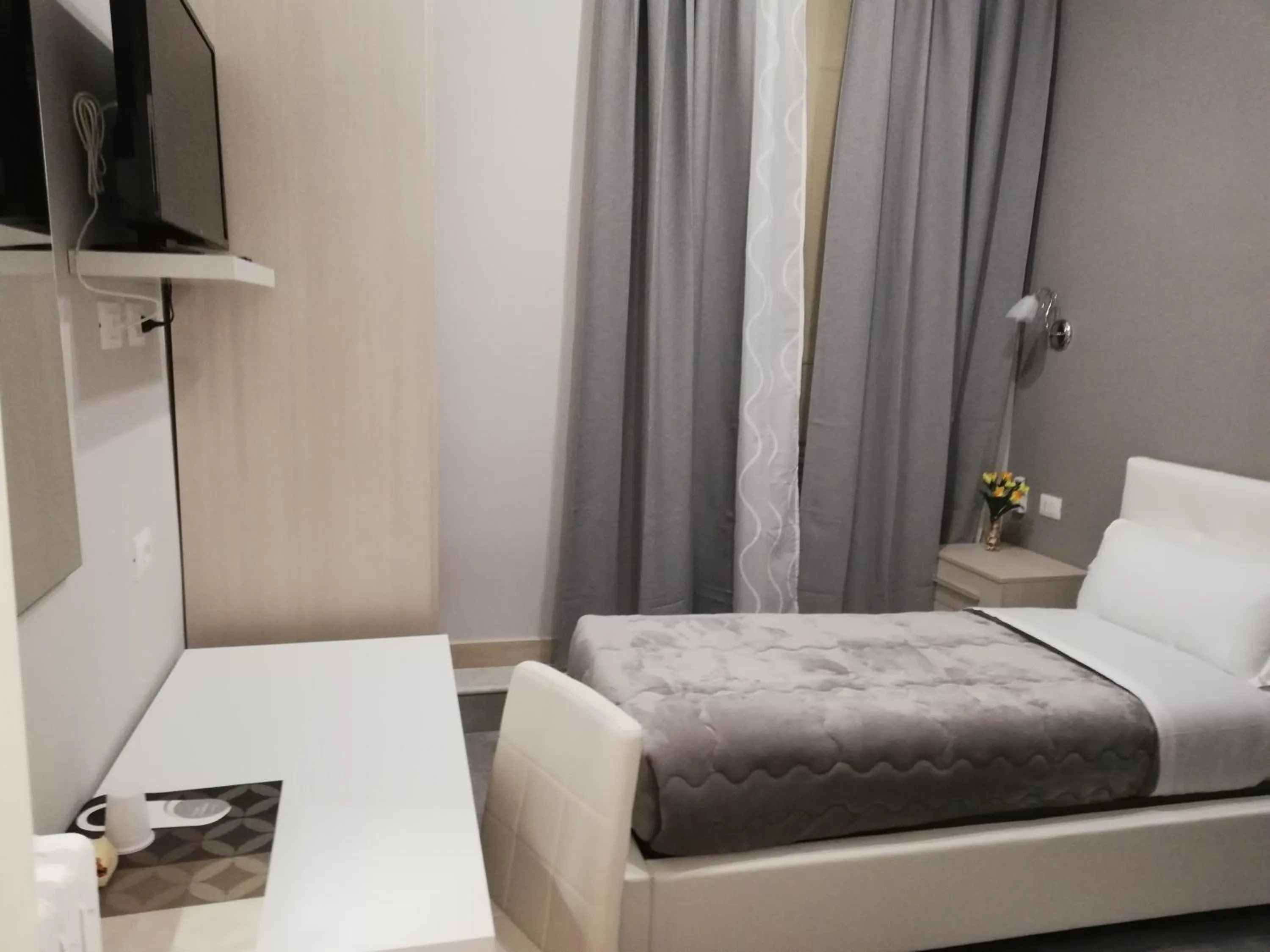 Bed in Garden's Elide