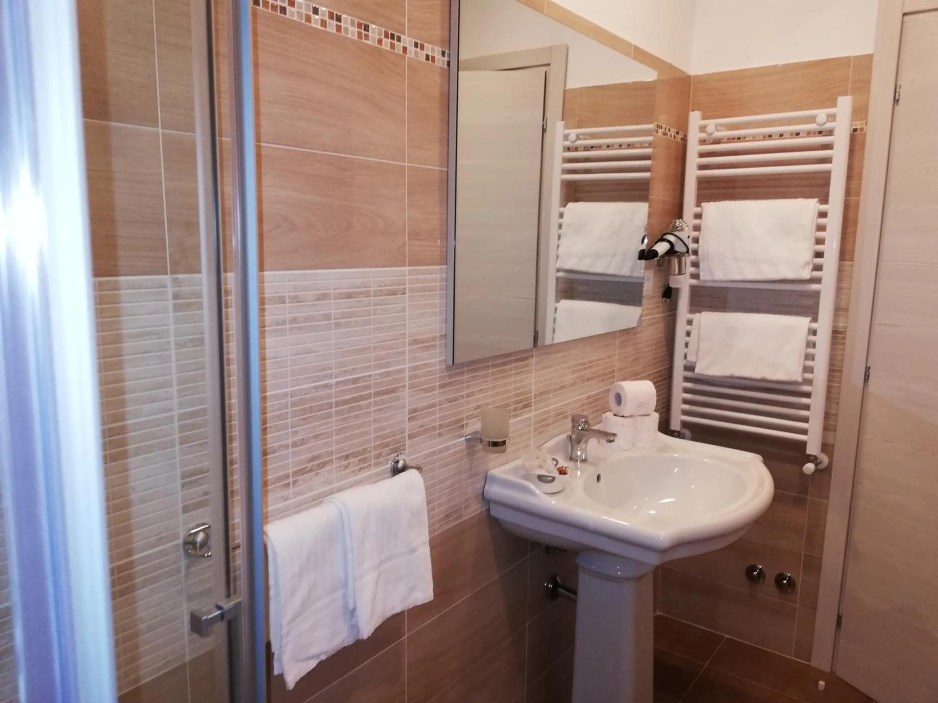 Bathroom in Garden's Elide