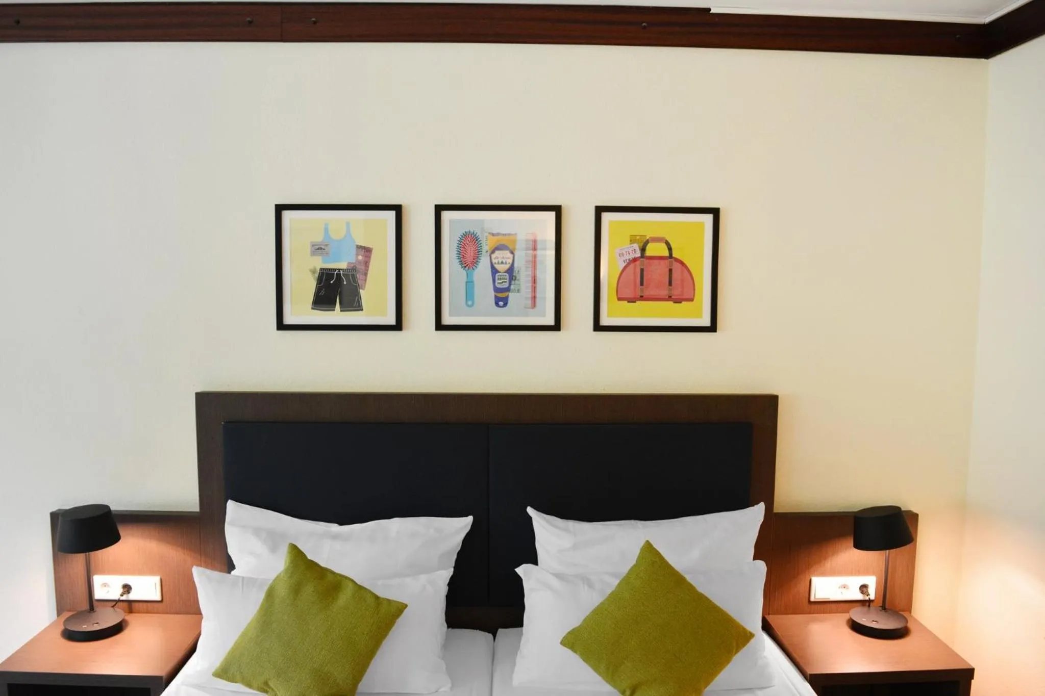 Photo of the whole room, Bed in Garner Hotel Frankfurt - Palmengarten by IHG