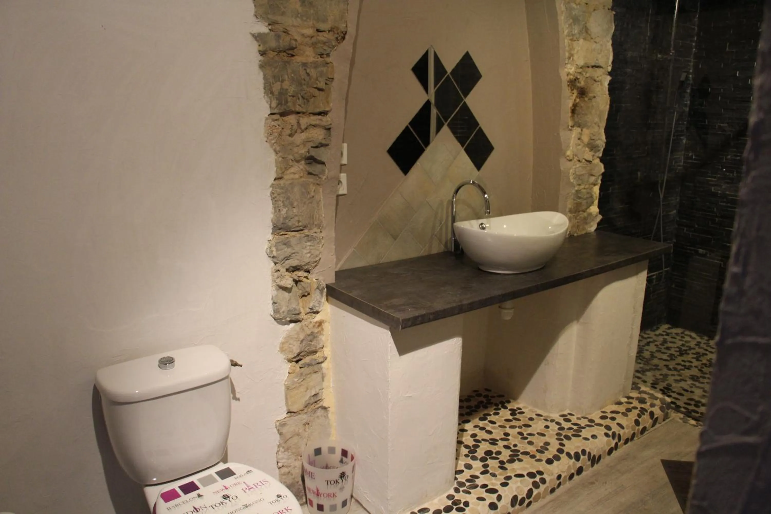 Toilet in Domaine d'Alcapiès