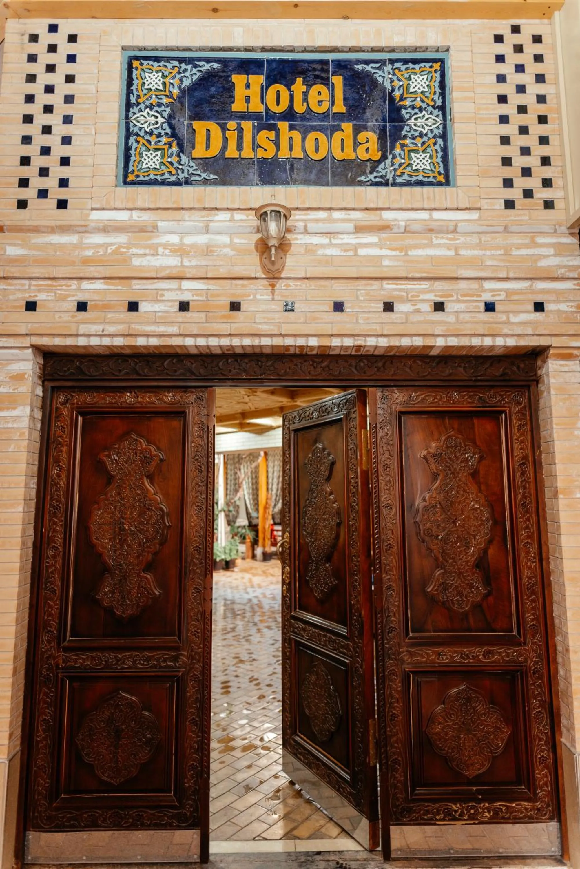 Facade/entrance in Hotel Dilshoda