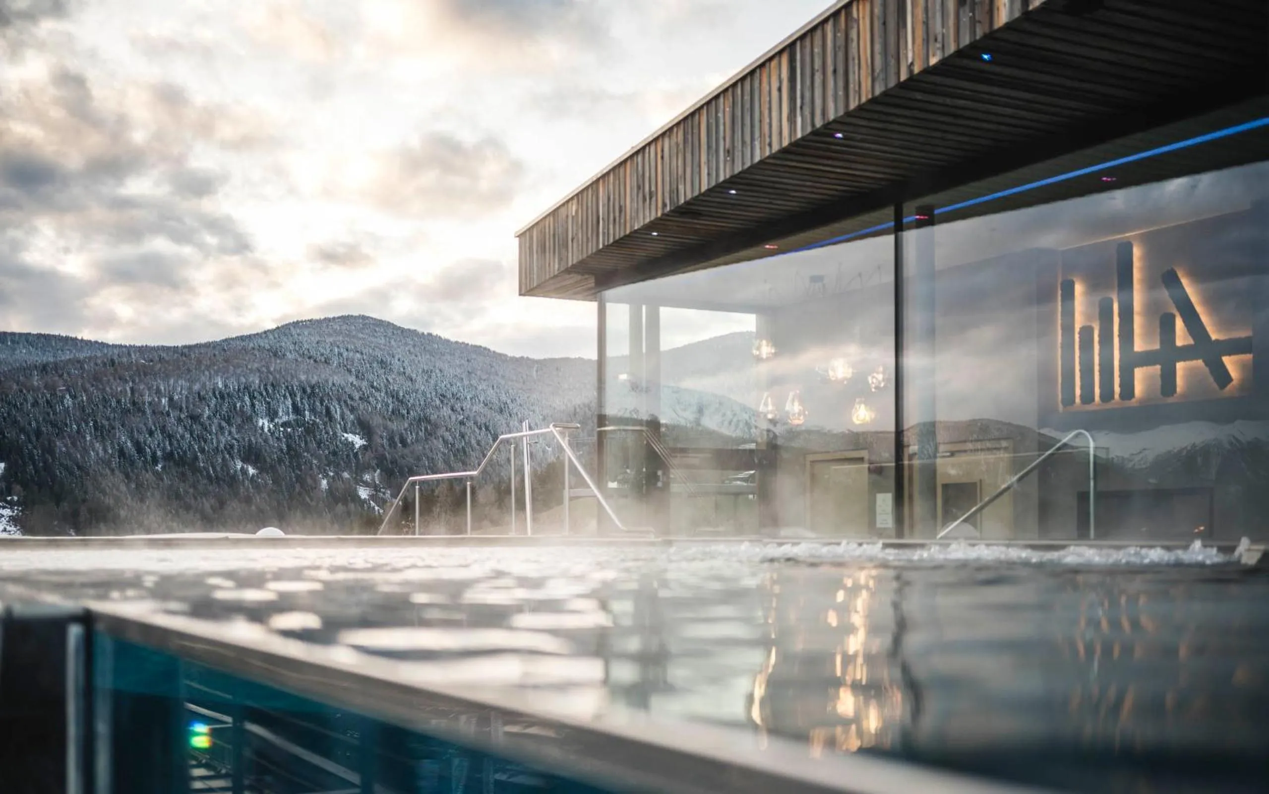 Swimming pool in Hotel Ambet