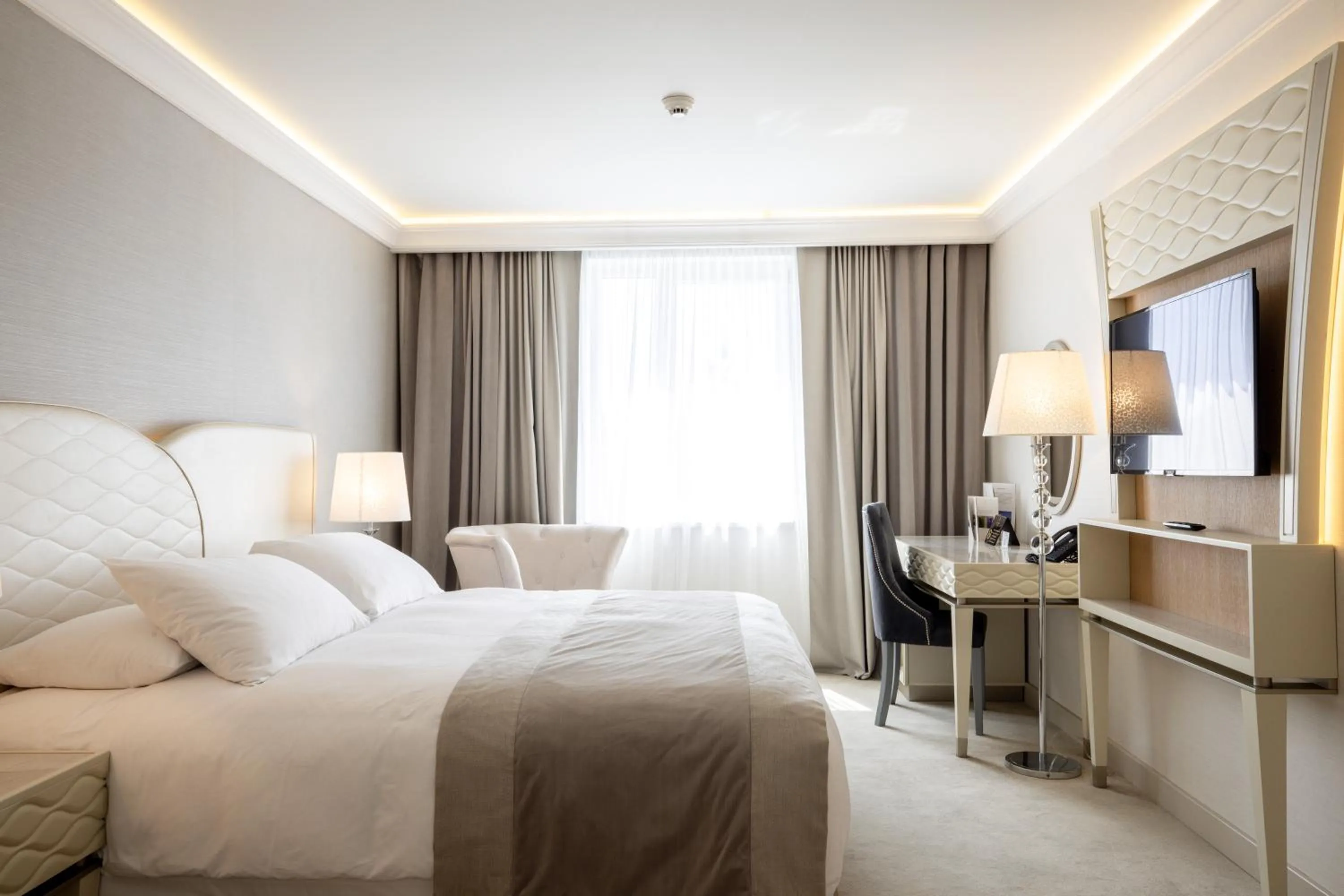 Bedroom, Bed in Tresor Le Palais Timisoara, Curio Collection by Hilton