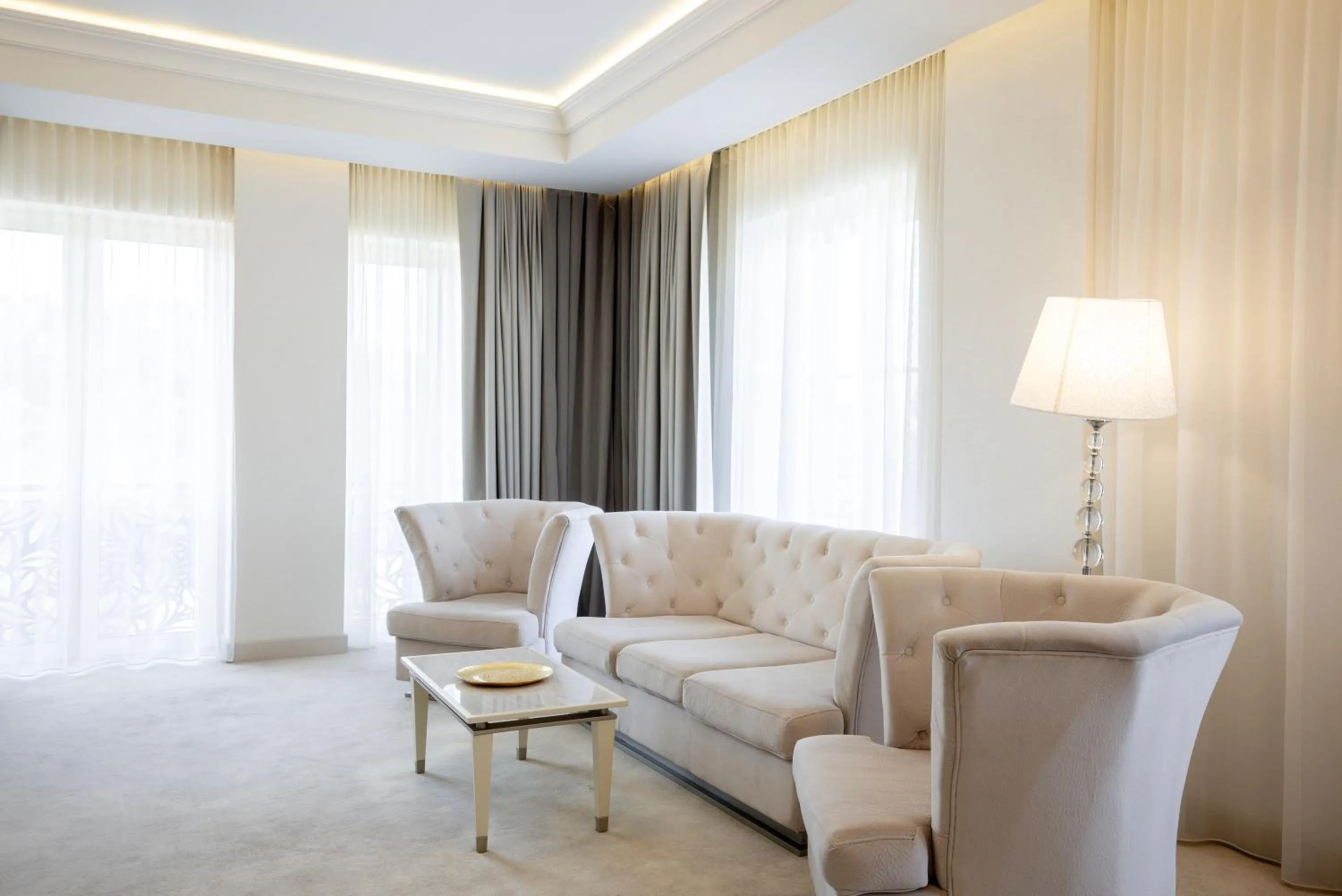 Living room in Tresor Le Palais Timisoara, Curio Collection by Hilton