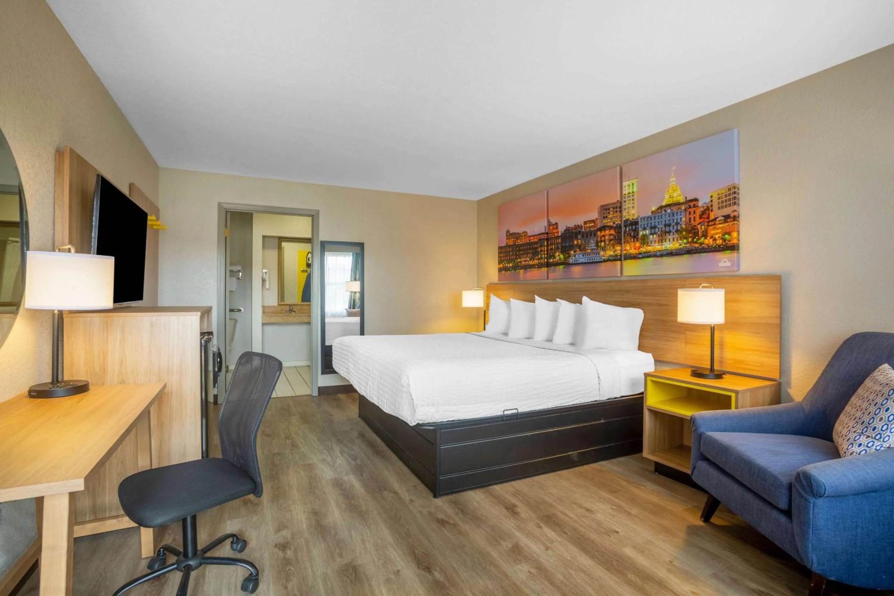 Photo of the whole room, Bed in Days Inn by Wyndham Lonoke