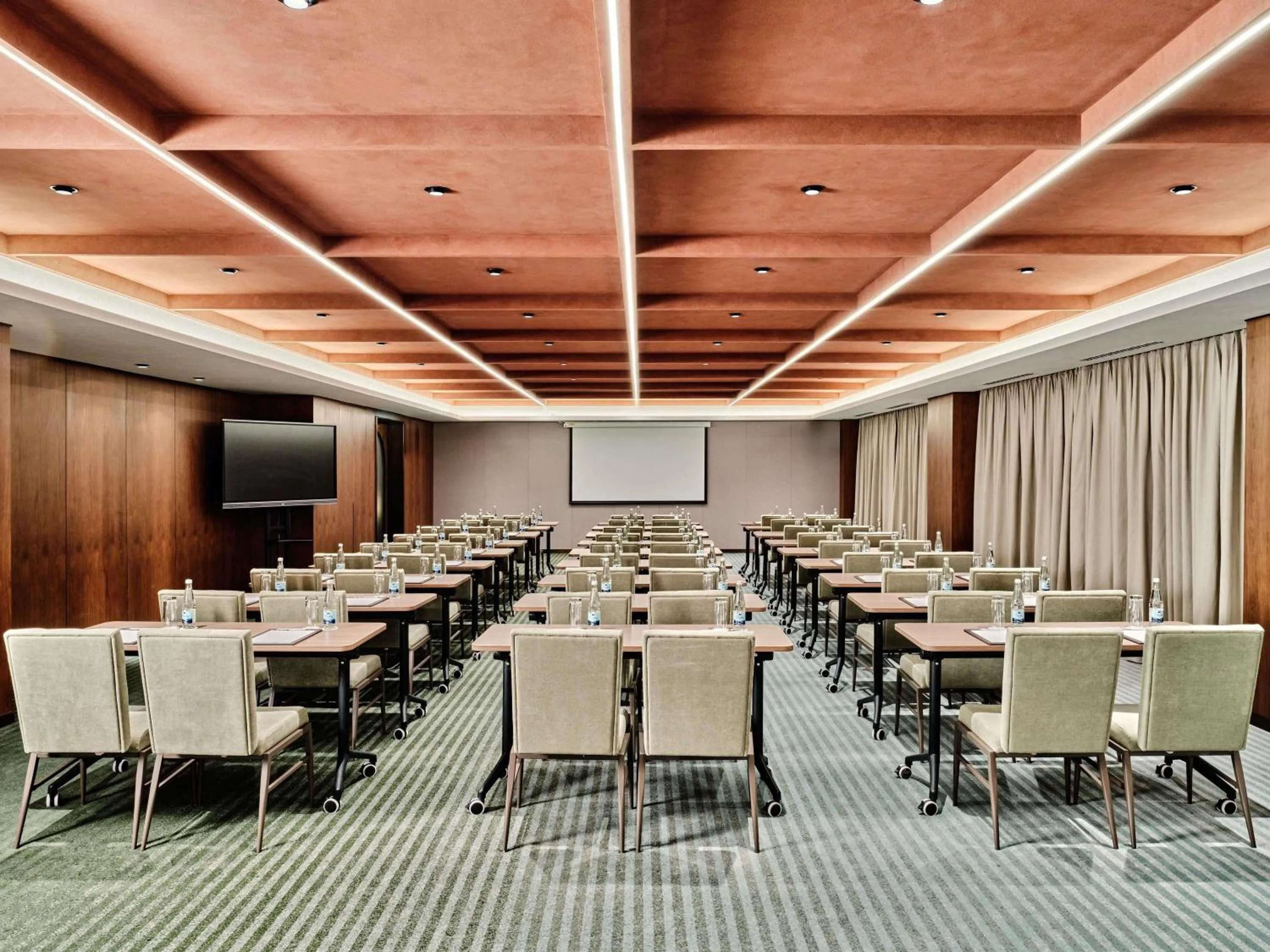 Meeting/conference room in Swissotel Tashkent