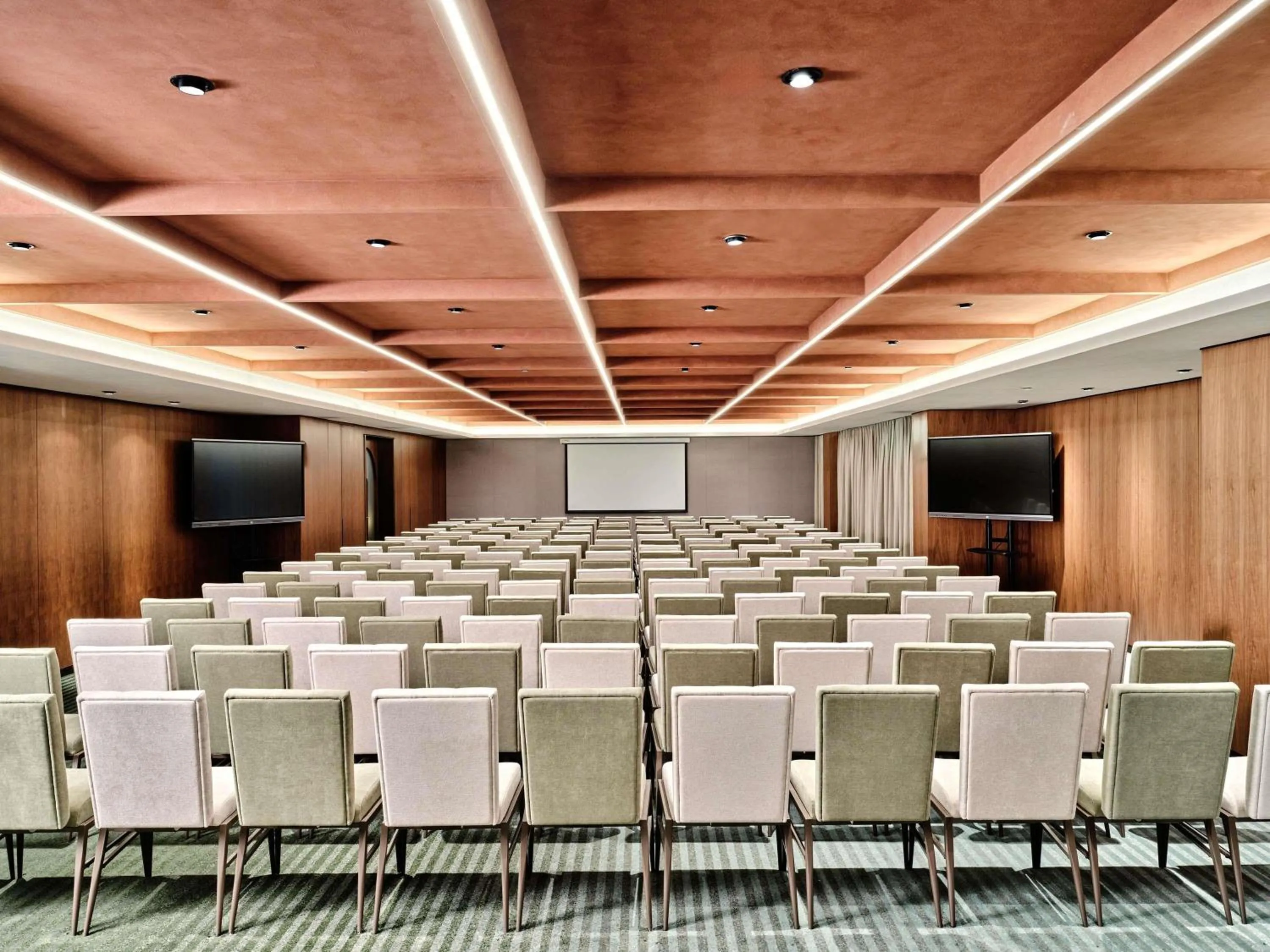 Meeting/conference room in Swissotel Tashkent