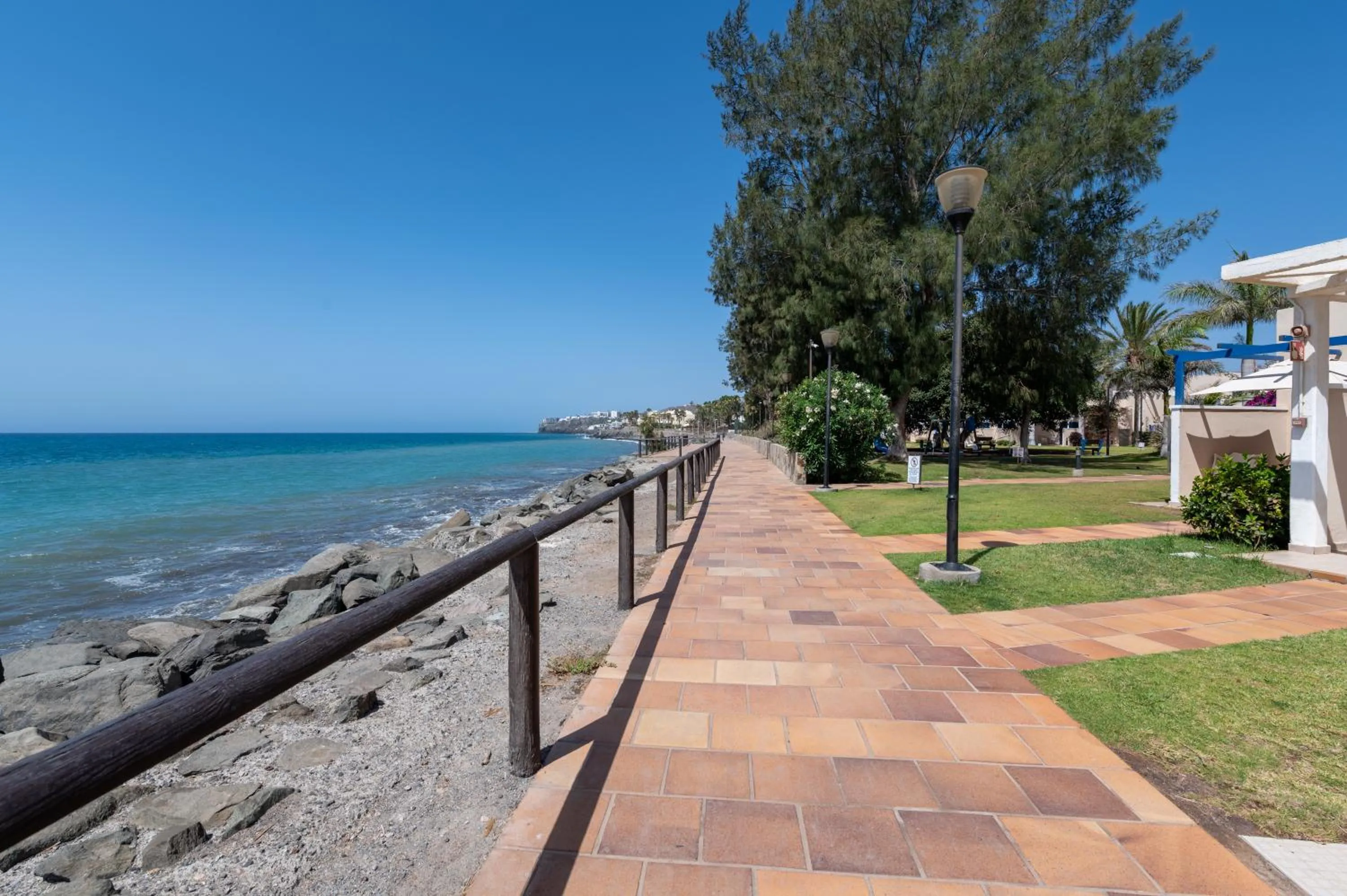 Property building in Apartamentos Playa Feliz