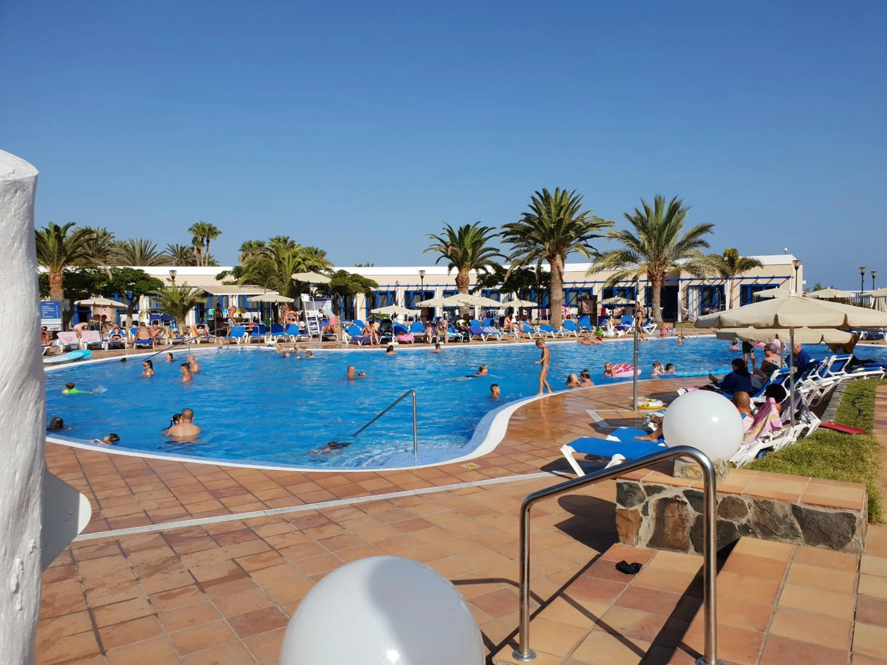 Property building in Apartamentos Playa Feliz