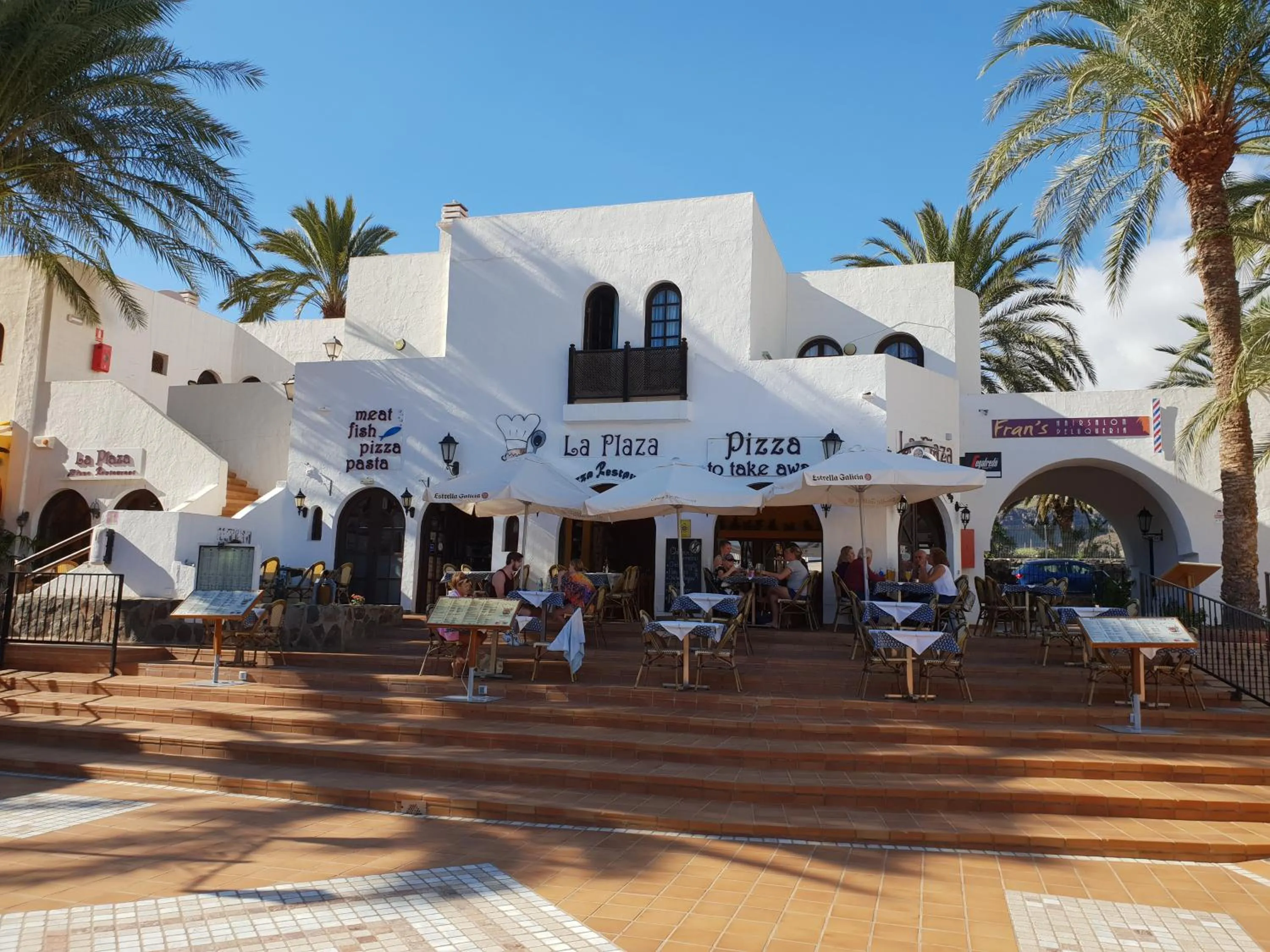 Restaurant/places to eat in Apartamentos Playa Feliz