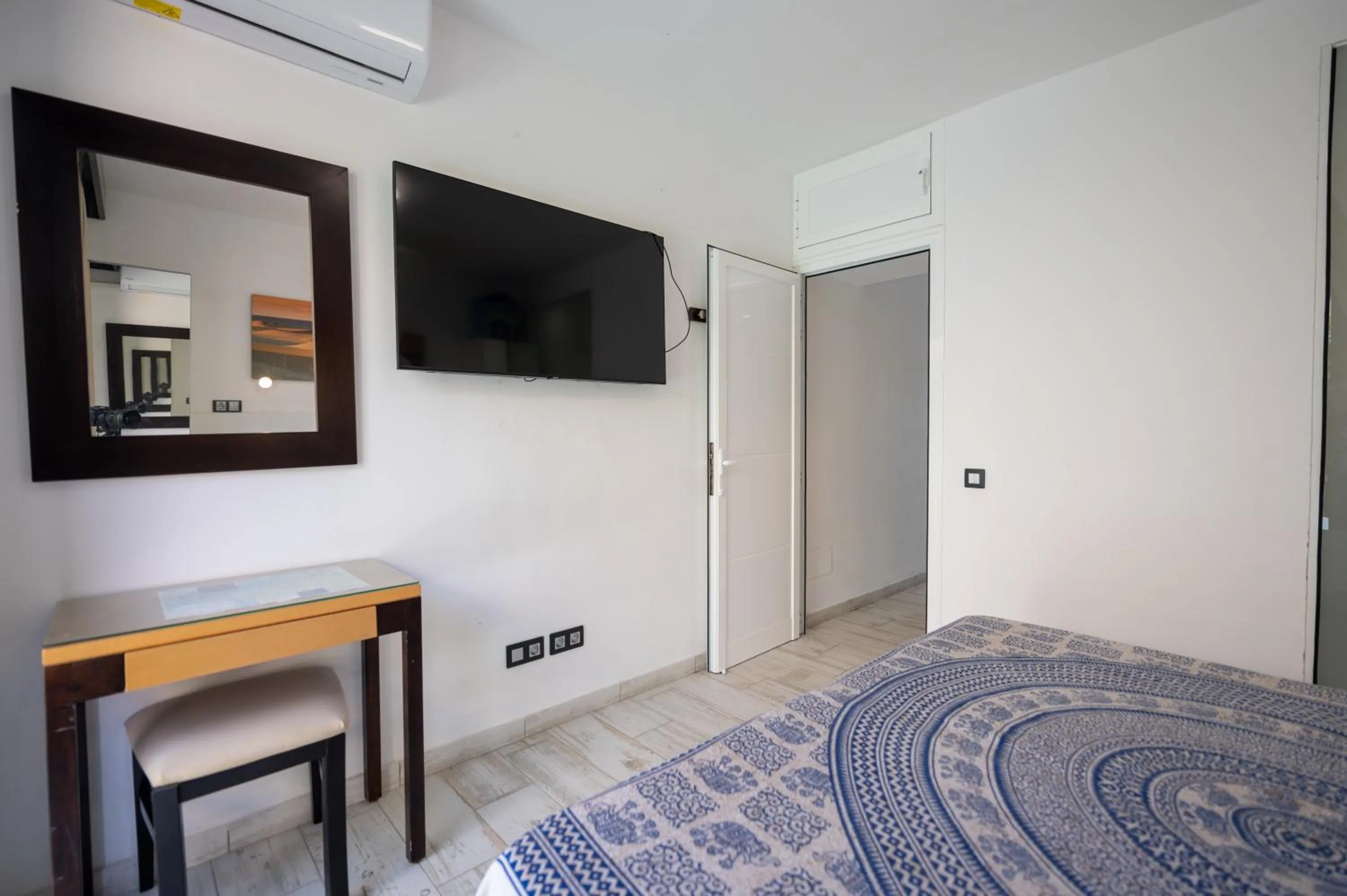 Bedroom, Bed in Apartamentos Playa Feliz