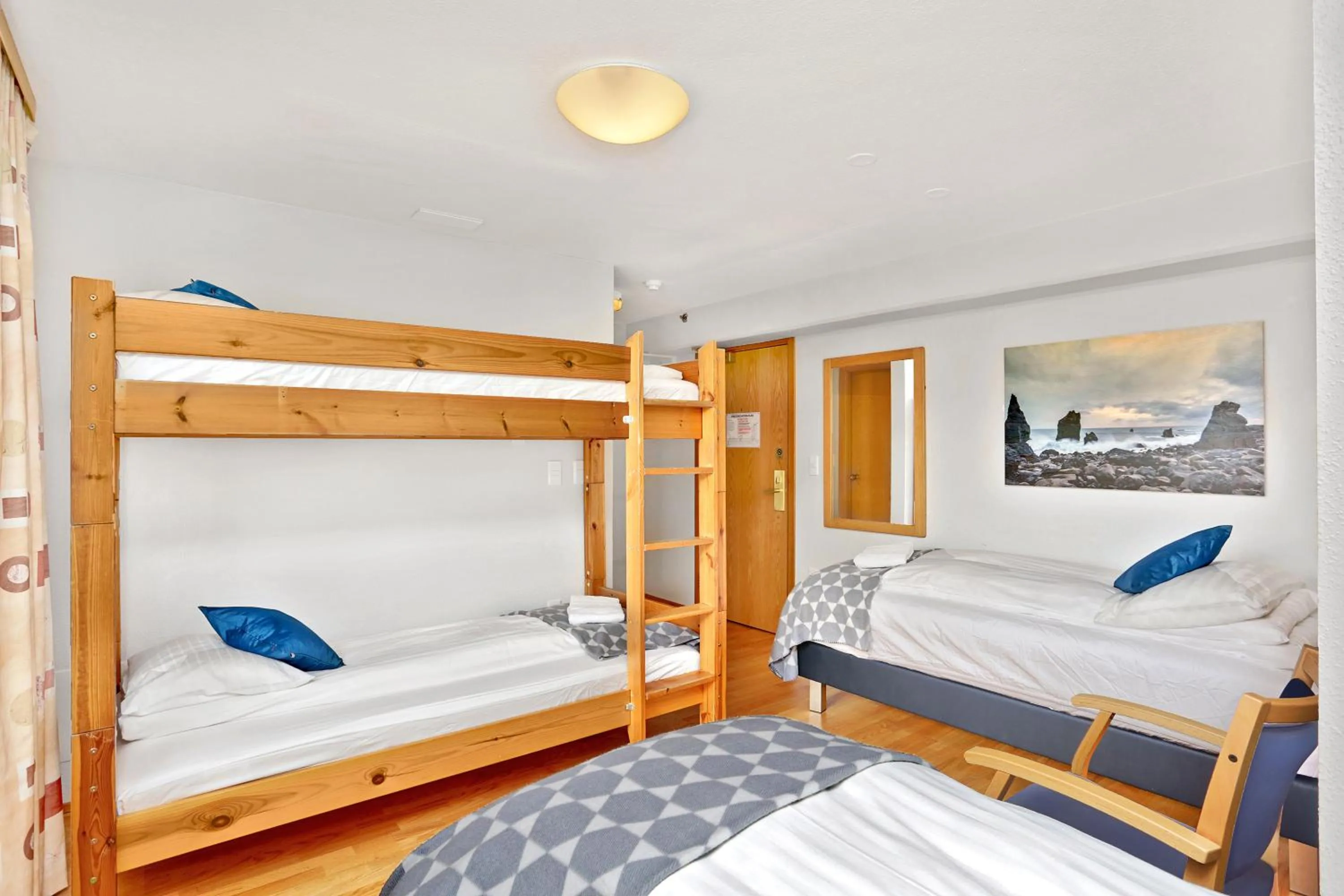 bunk bed, Bed in Eldey Airport Hotel