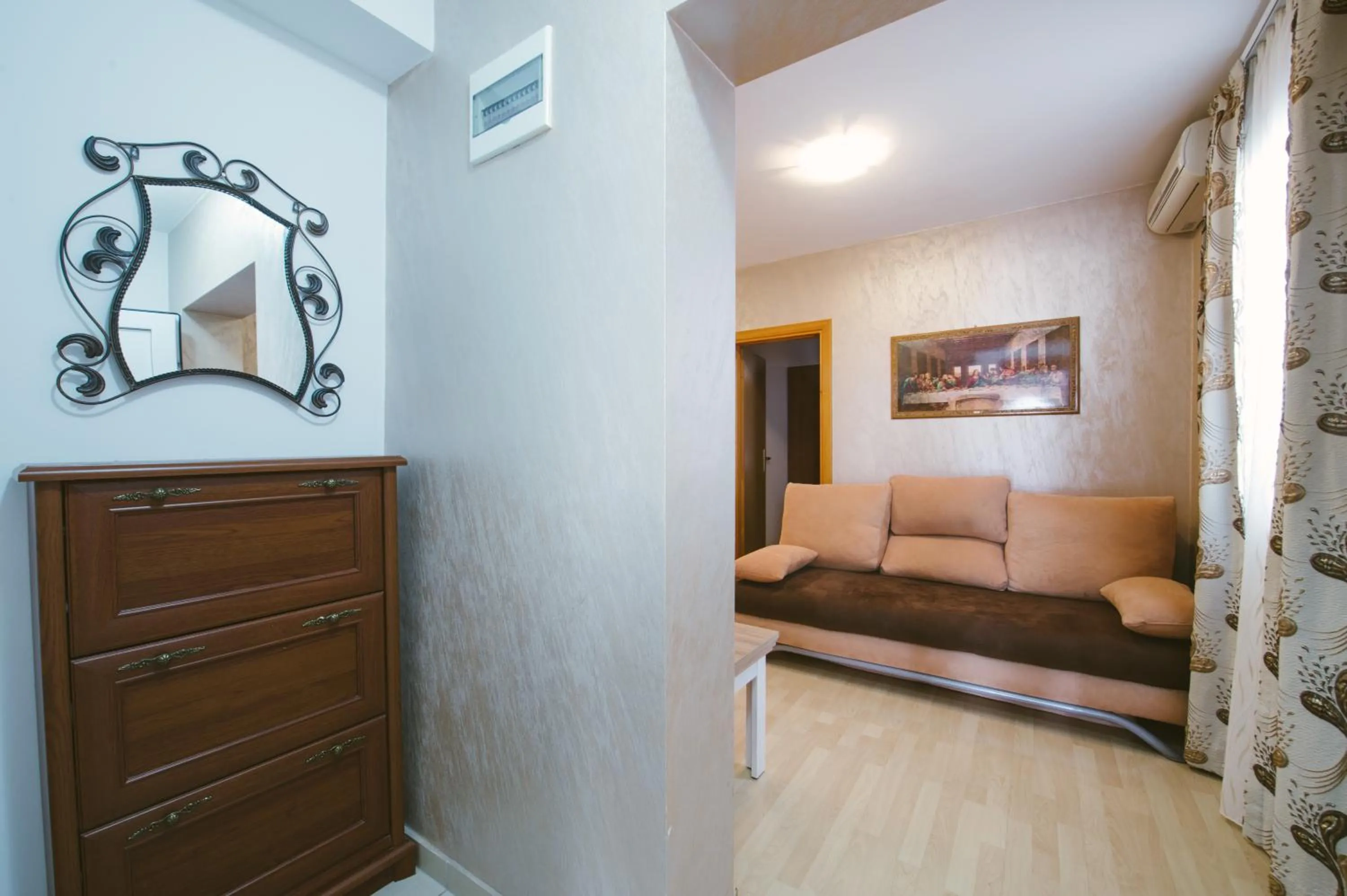 Photo of the whole room in Hotel Flowers