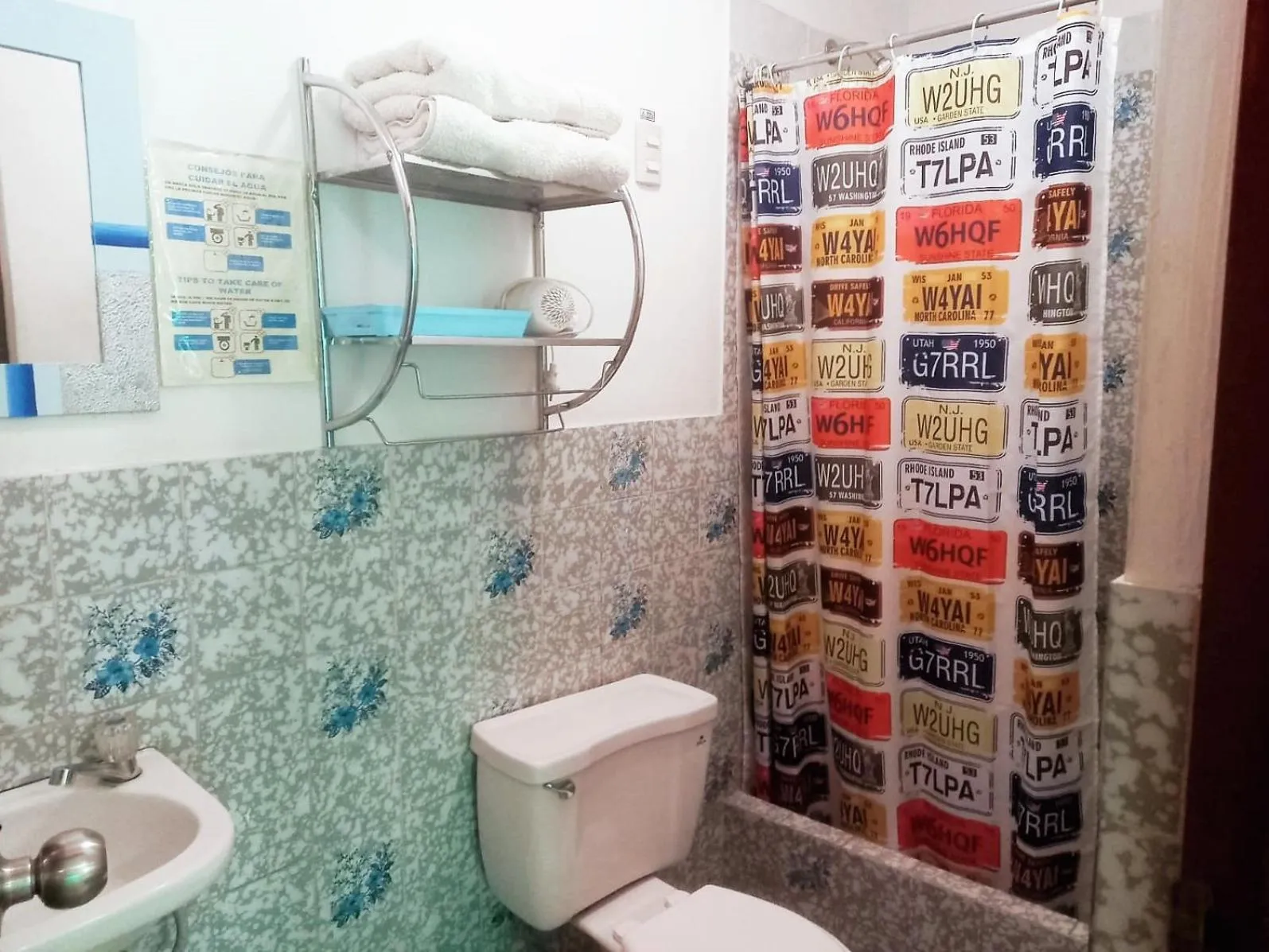 Shower in Anccalla Inn Guesthouse