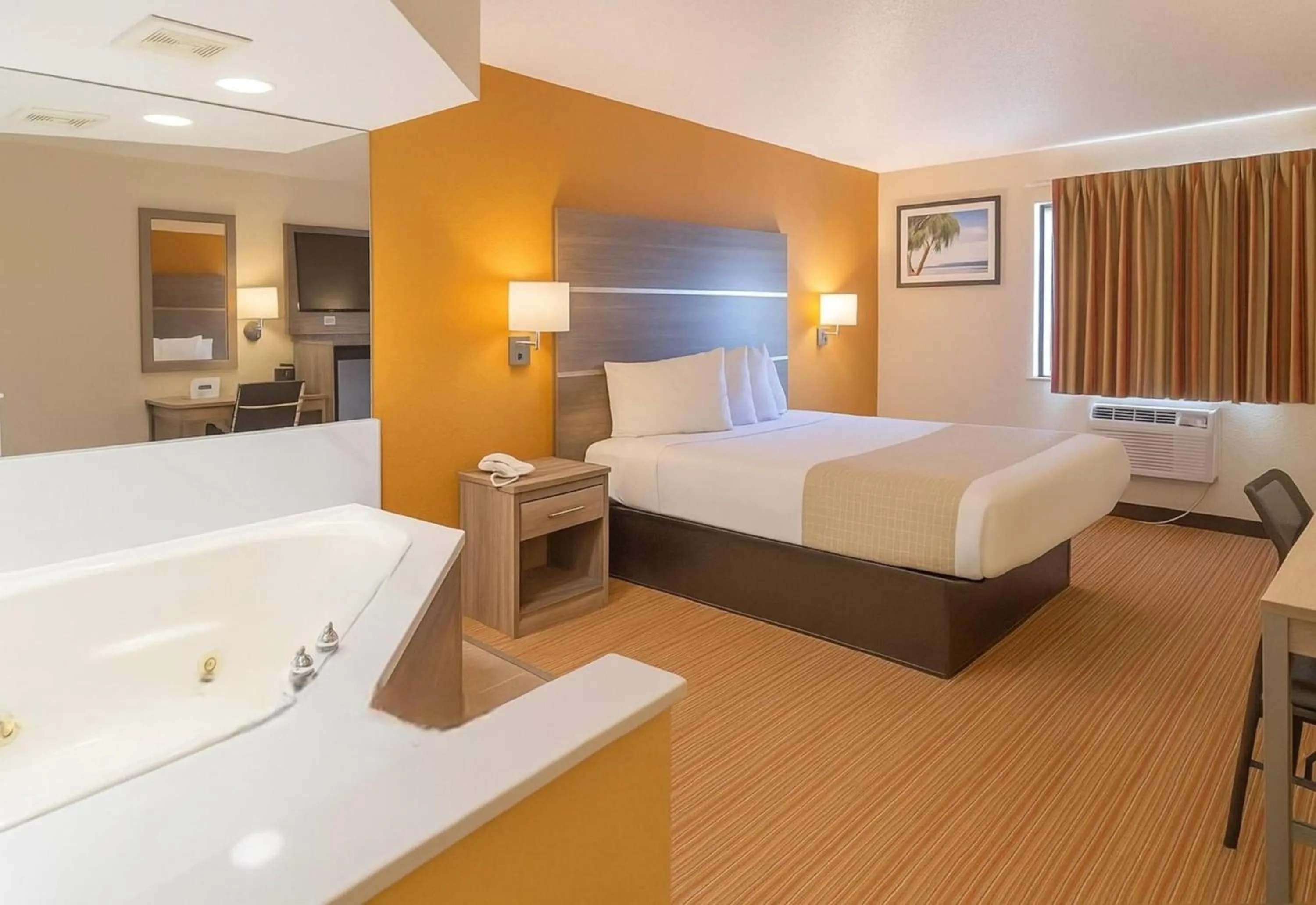 Photo of the whole room, Bed in Travelodge by Wyndham Muskegon